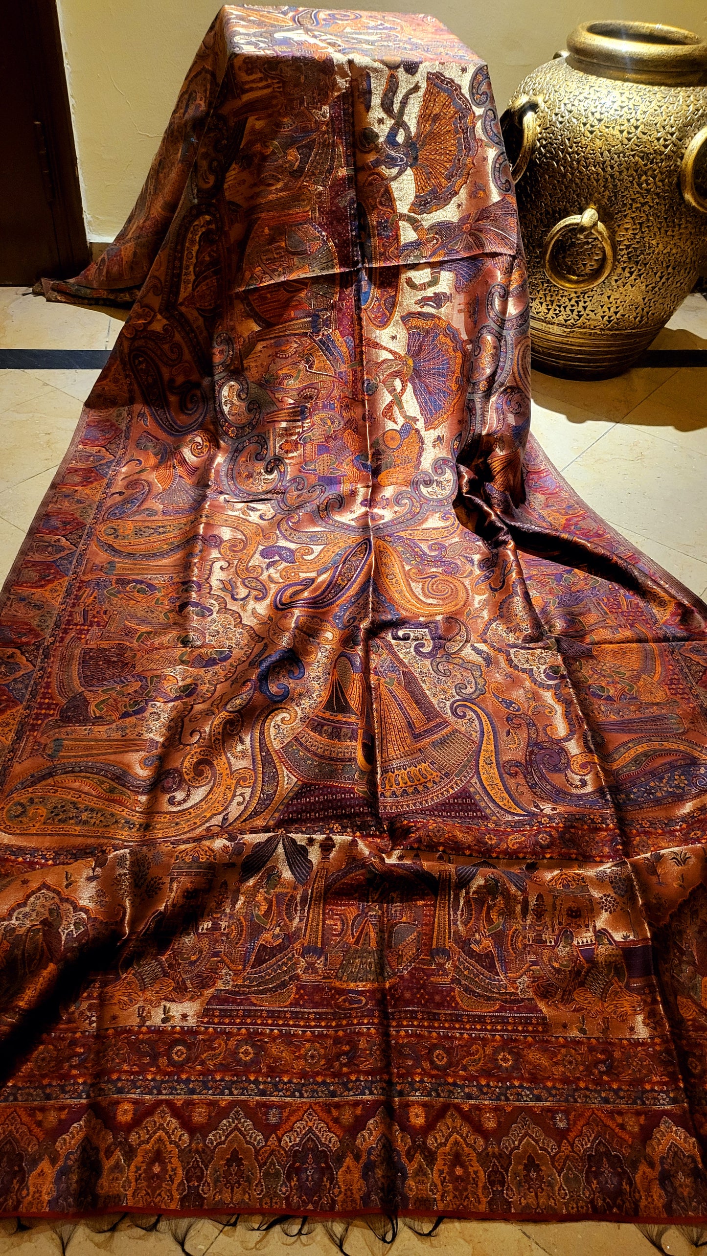 Shikargah shawl : silky moonlight kaani