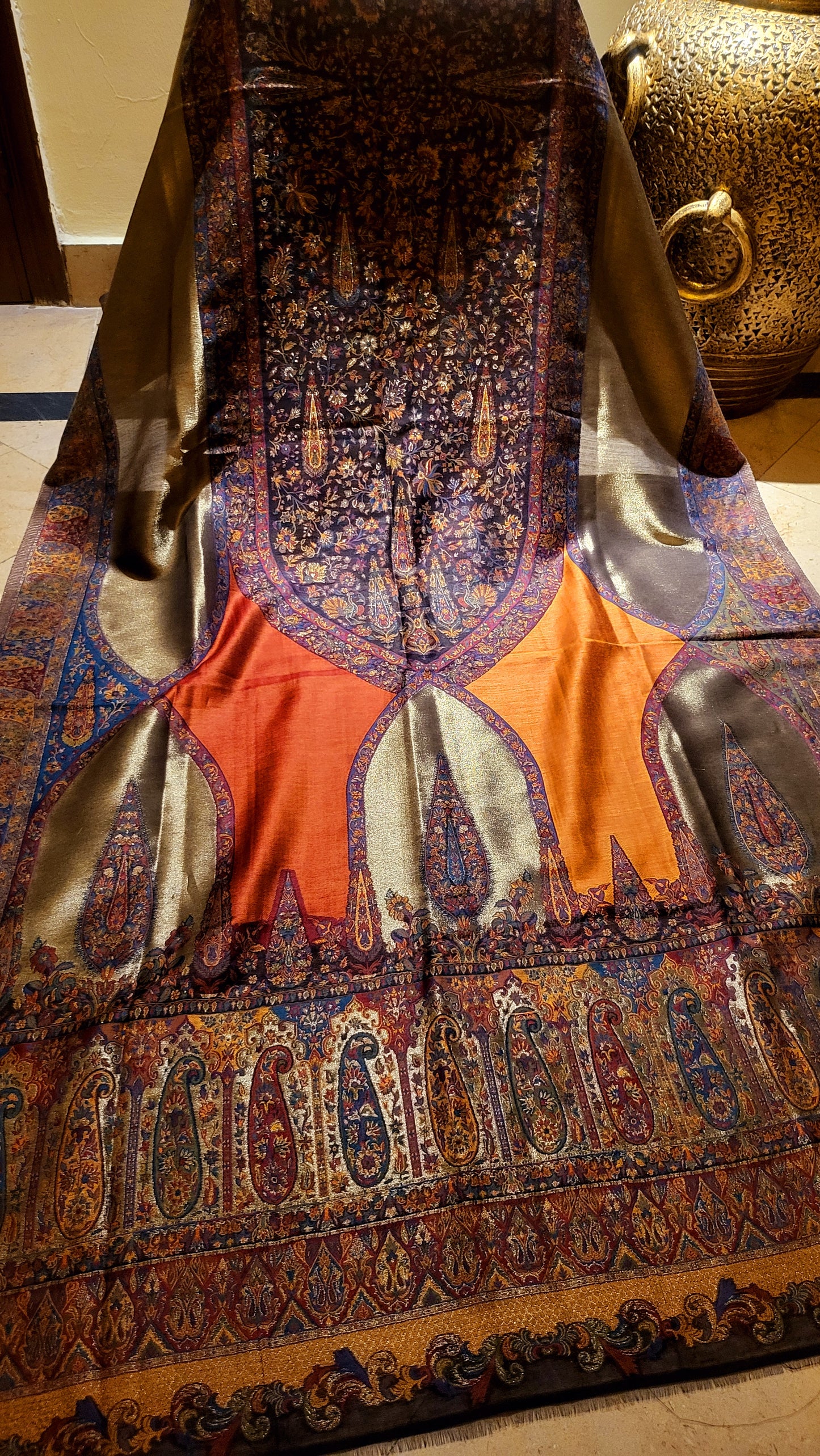 Silky moonlight : Pashmina kaani shawl