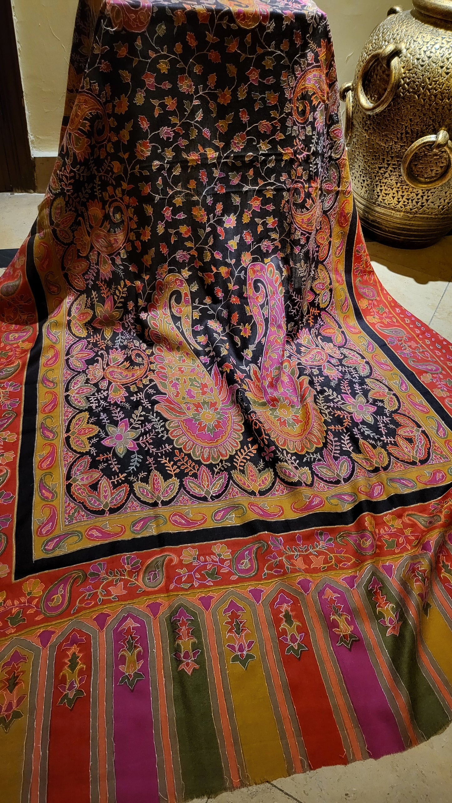 Kalamkar shawl : Hand made