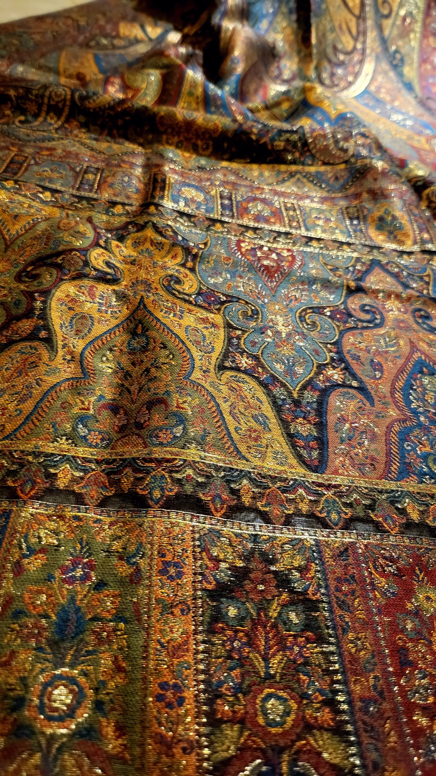 Black paisly: silk kaani dupata