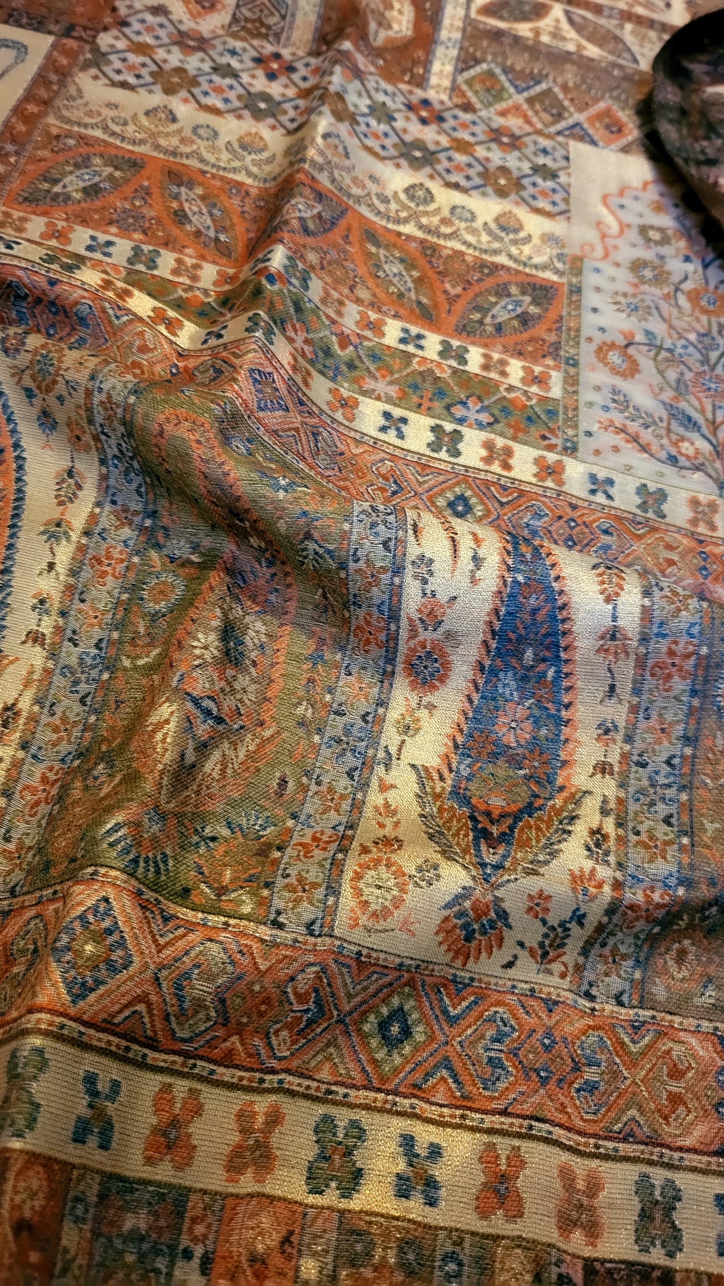 Mariana's silk kaani: Dupata