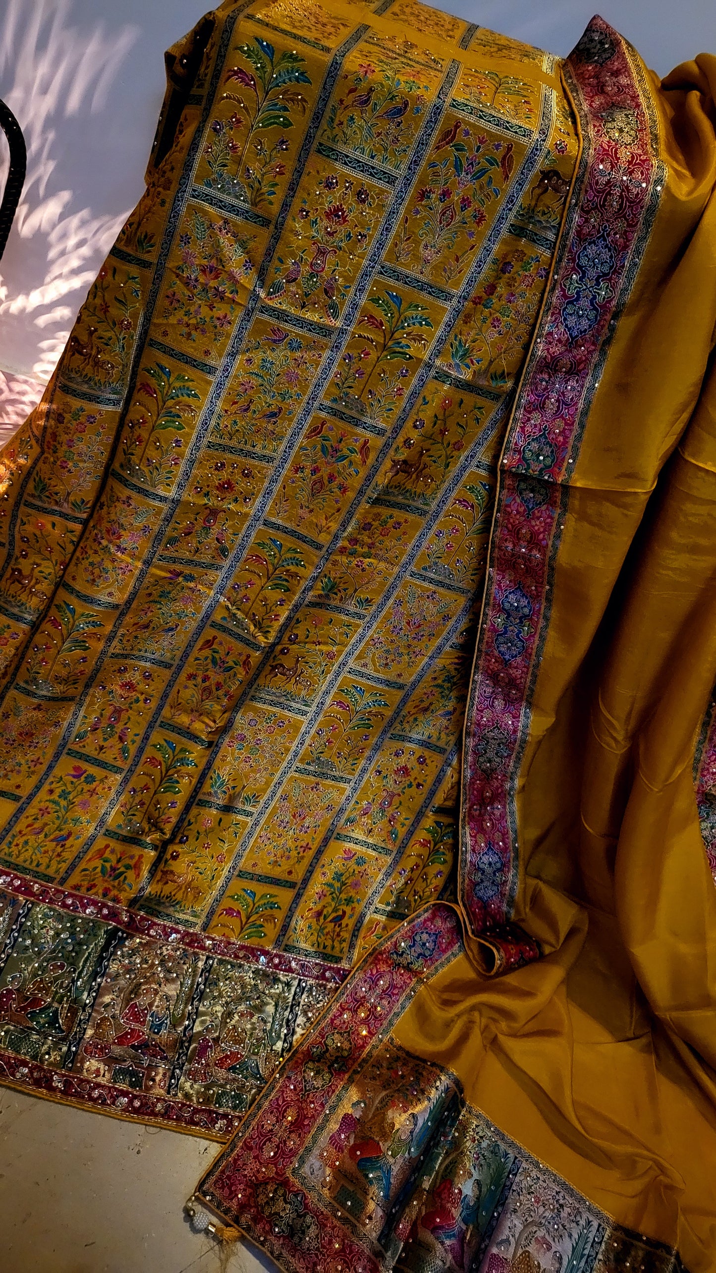 Shikargah Banarsi : Suit