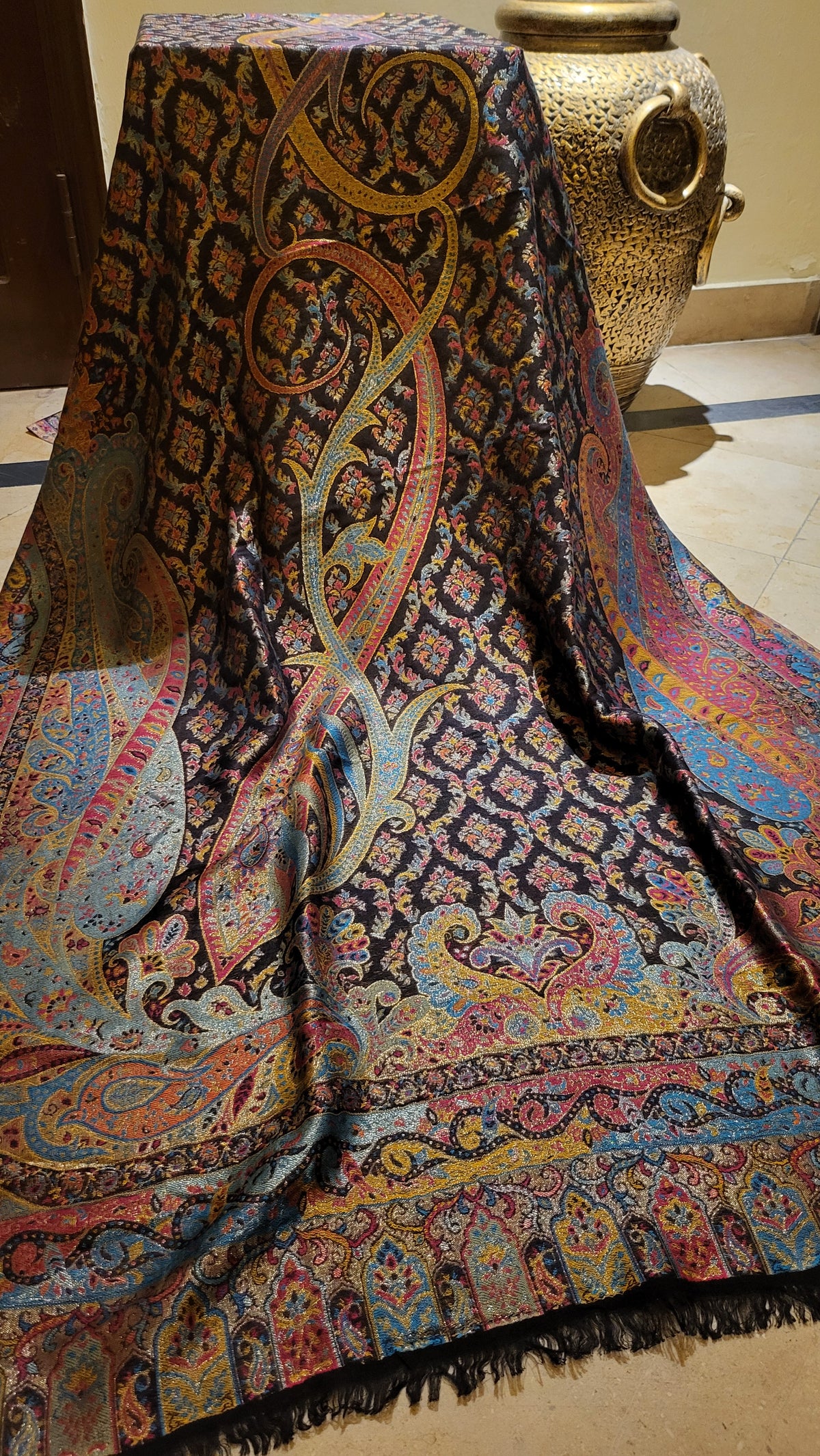 Gandhara reversible kaani : Pashmina moonlight