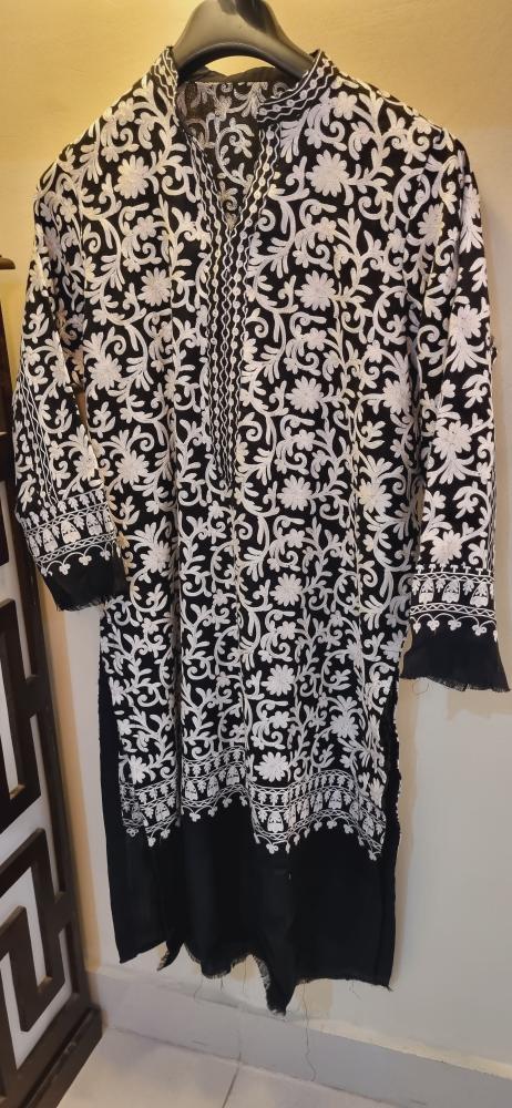 Kurta stitched: Embroidered