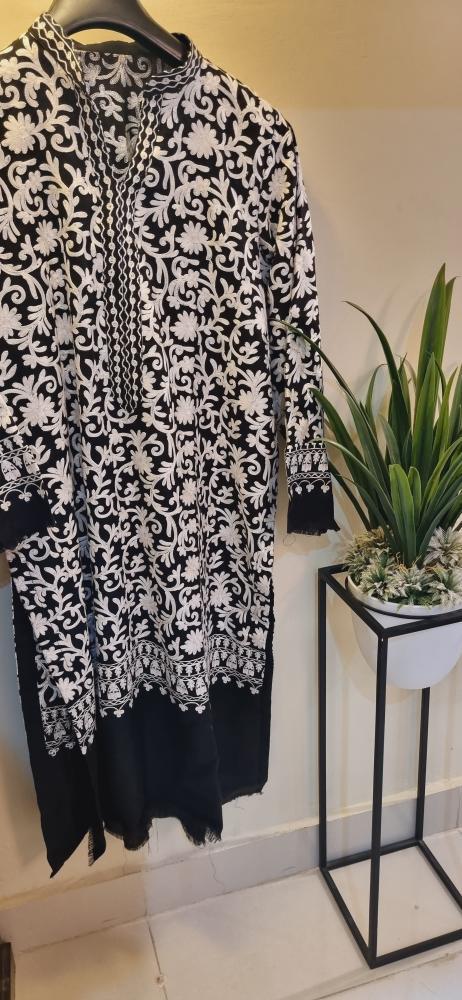 Kurta stitched: Embroidered