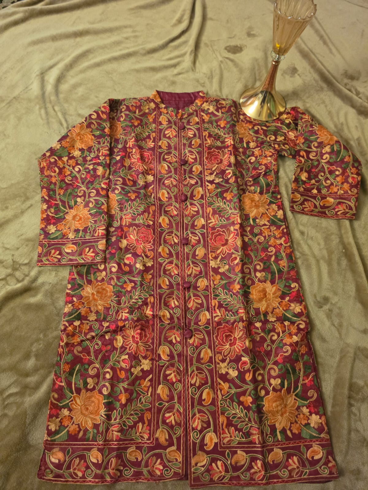 Silk coat : Embroidered