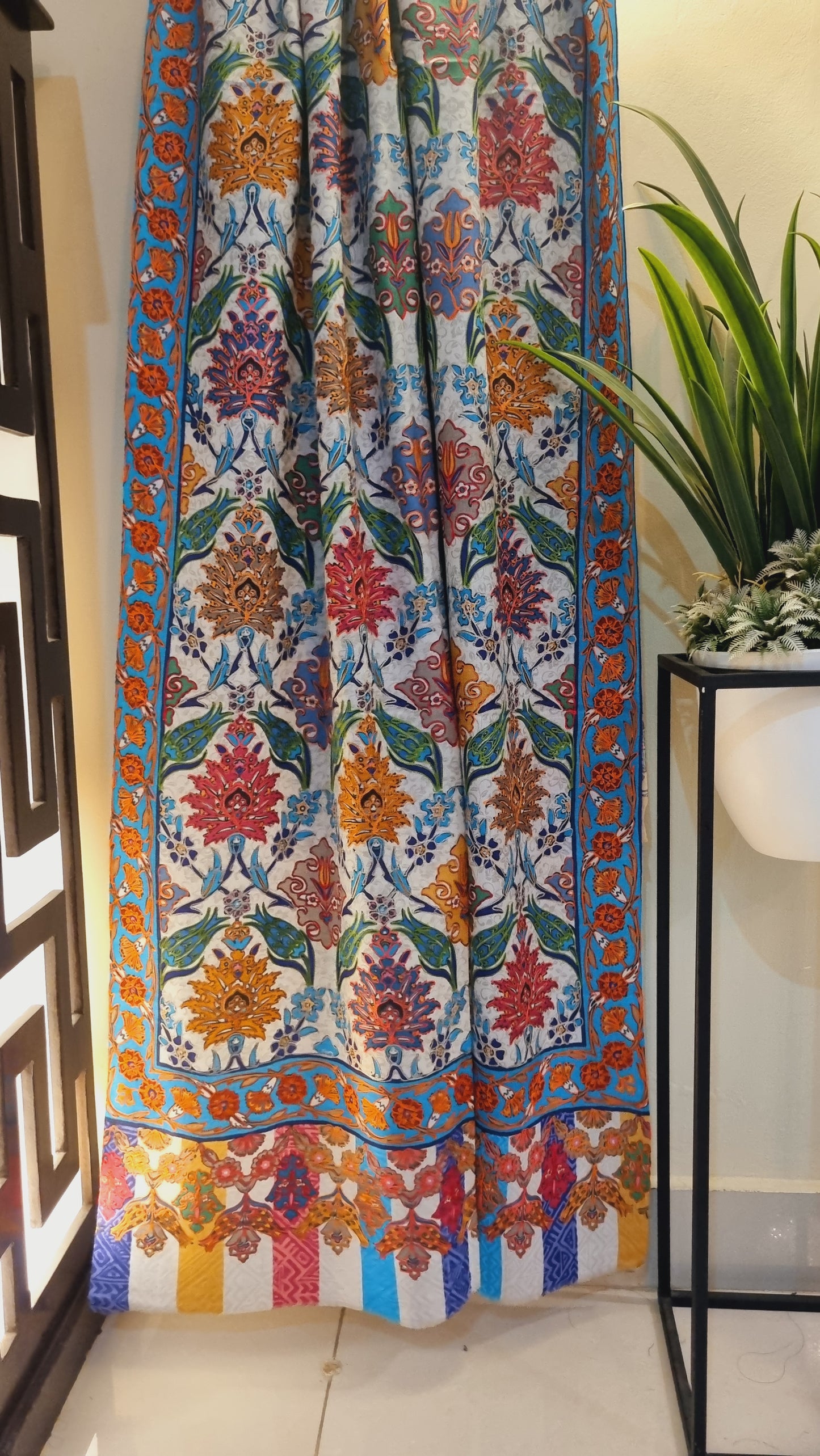 Reelkar embroidered minishawl