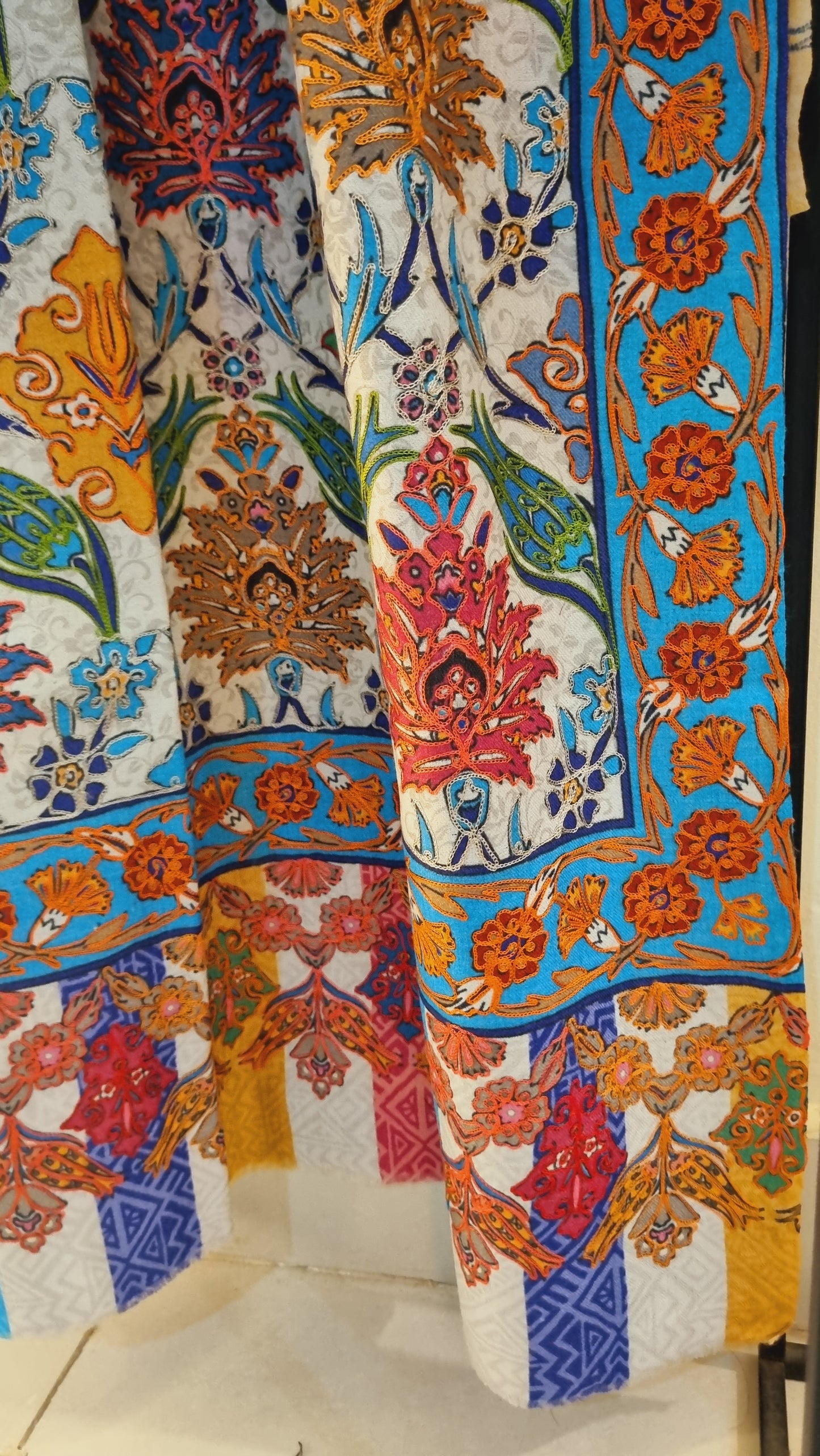 Reelkar embroidered minishawl
