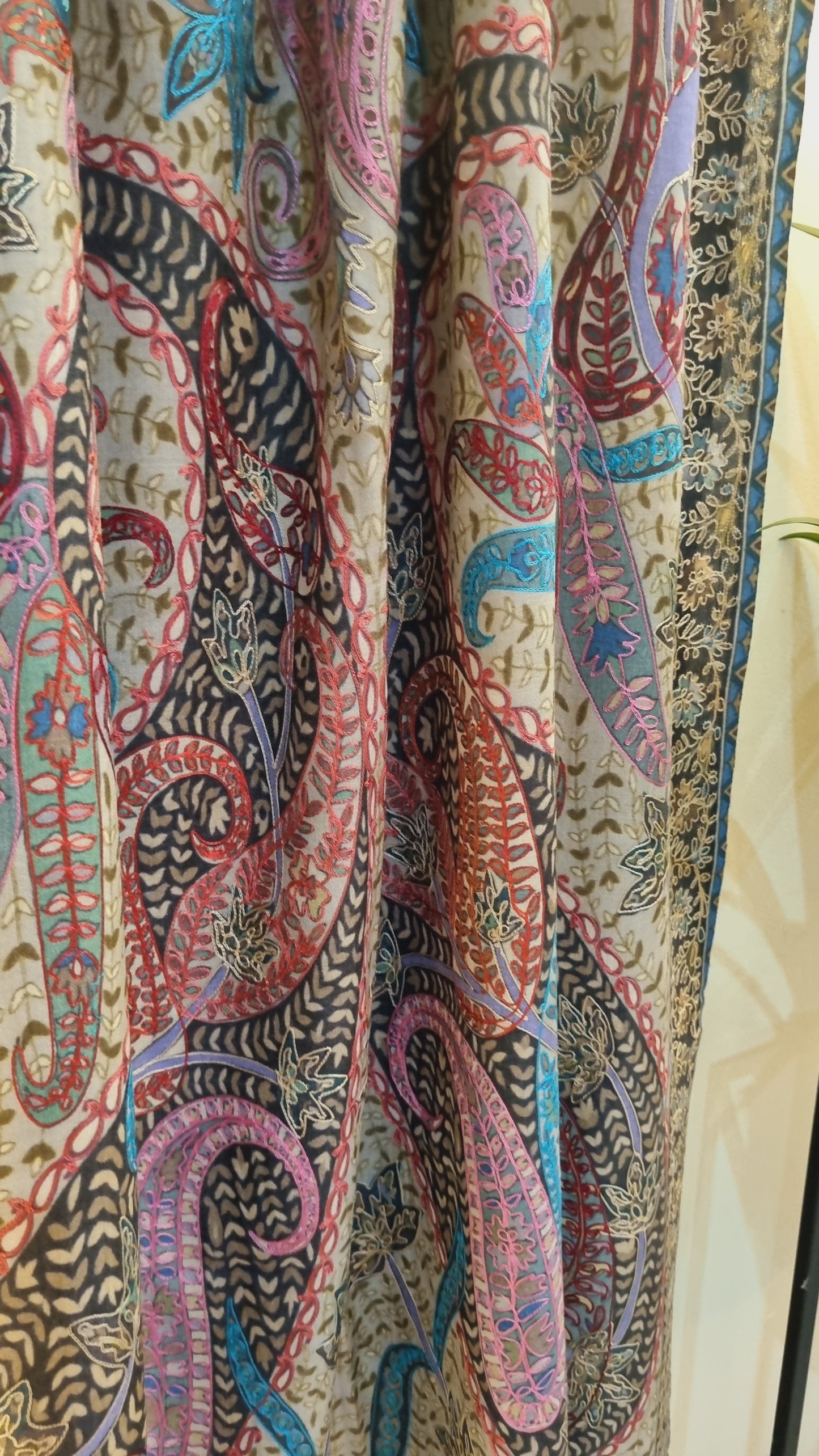 Reelkar embroidered minishawl