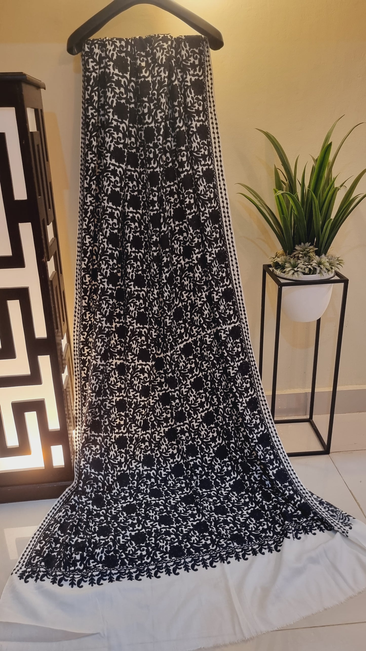 Embroidered pashmina shawl