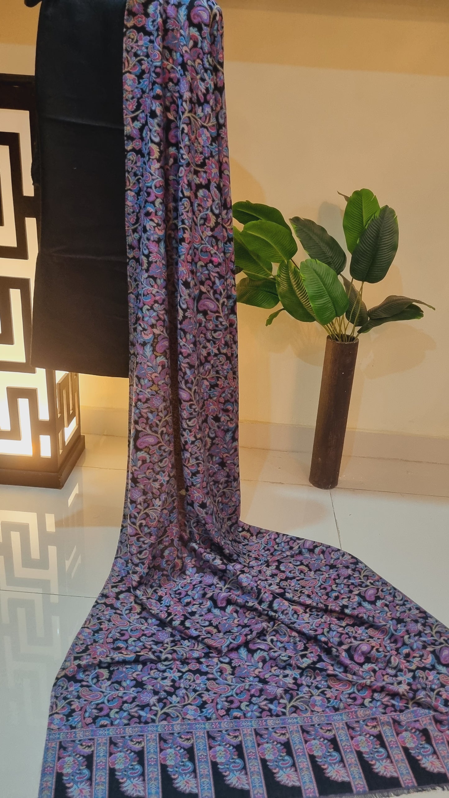 Kaani shawl with plain suit