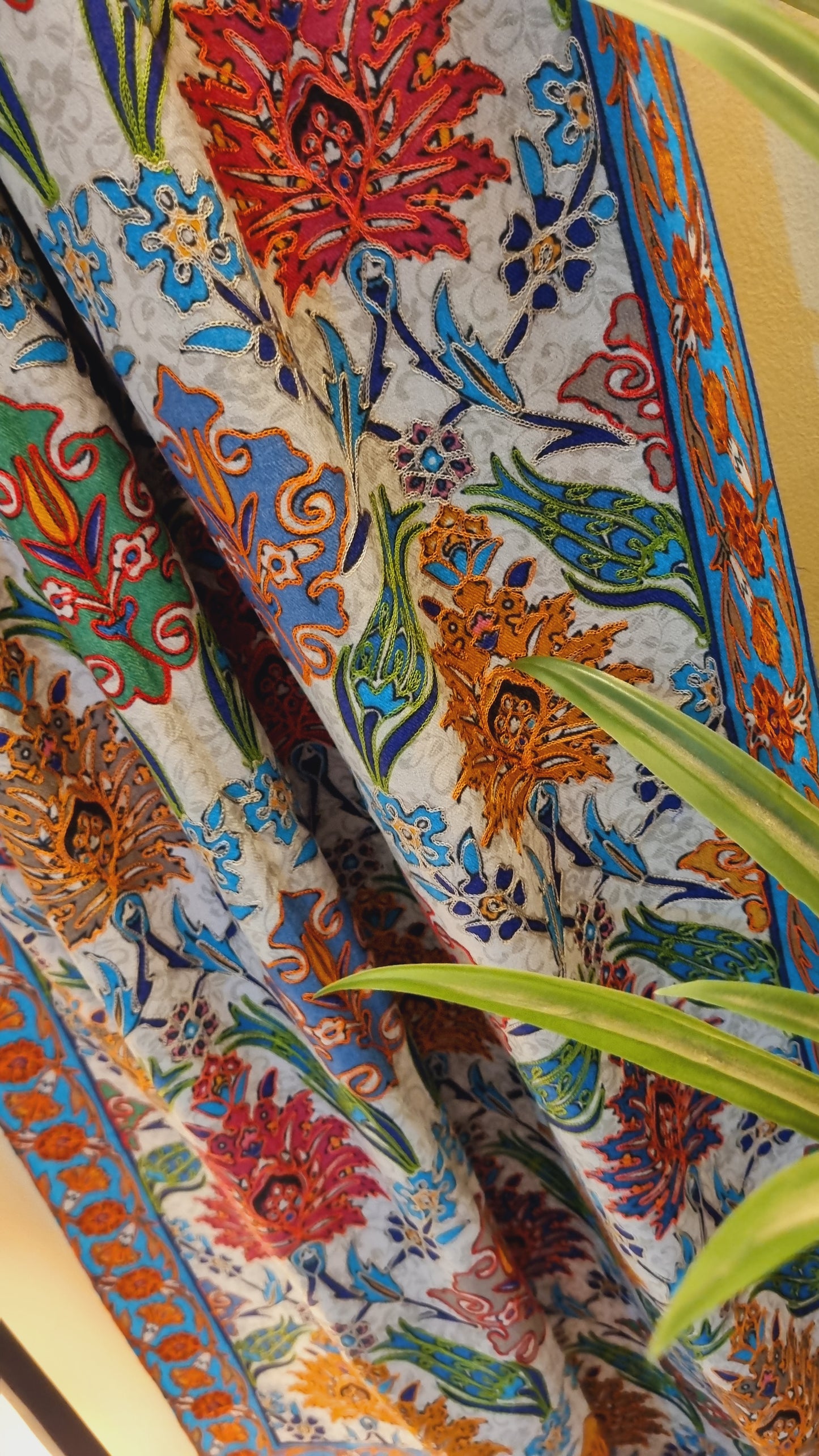 Reelkar embroidered minishawl