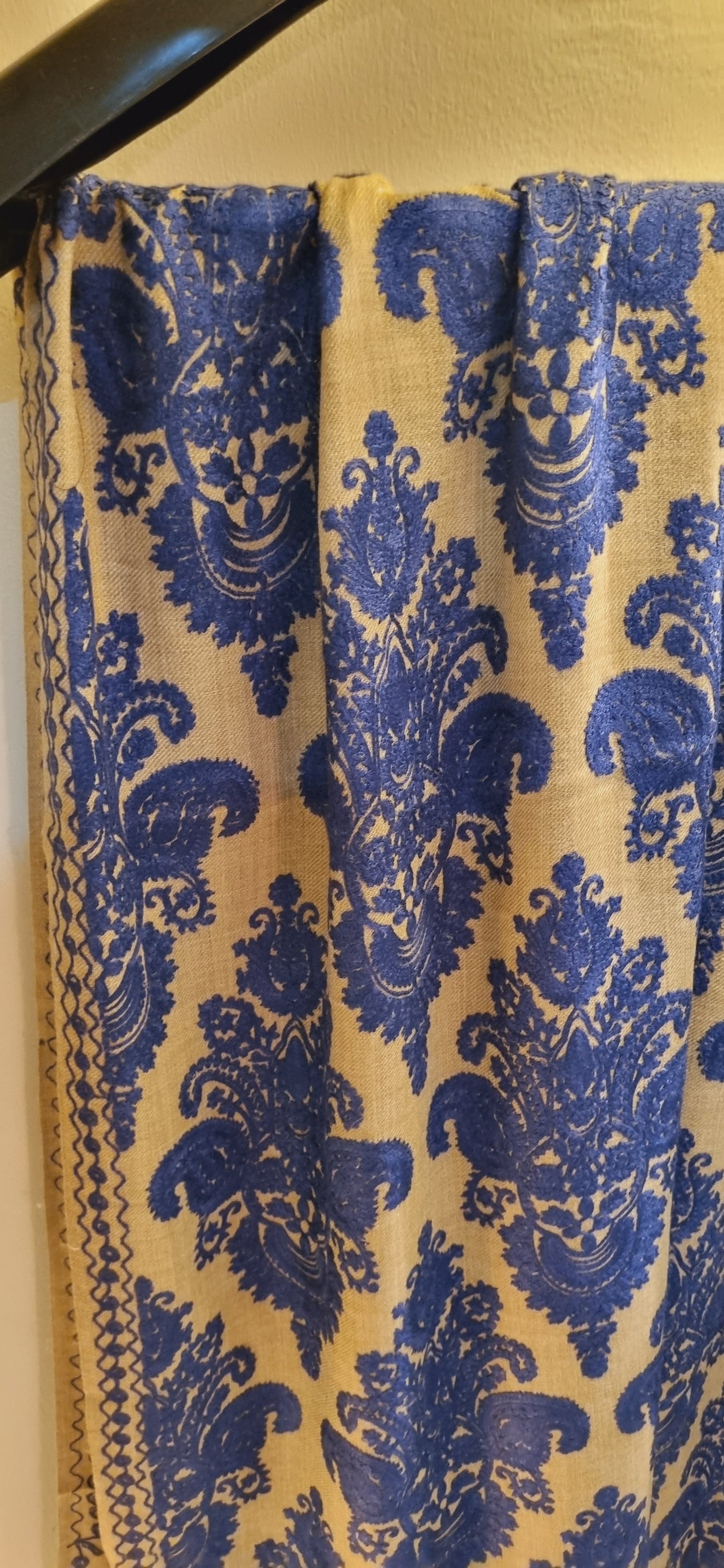 Embroidered minishawl pashmina