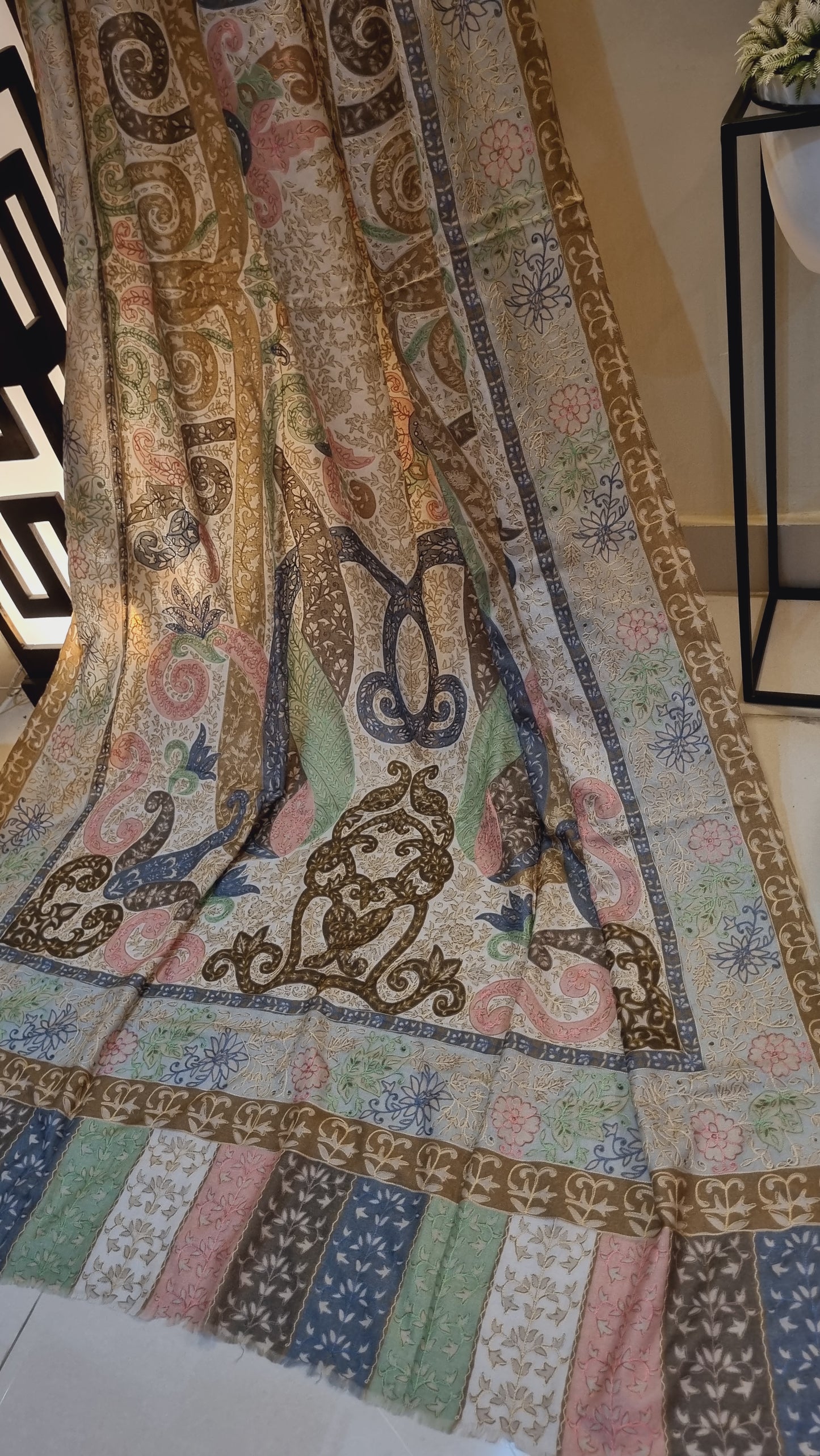 Reelkar embroidered pashmina