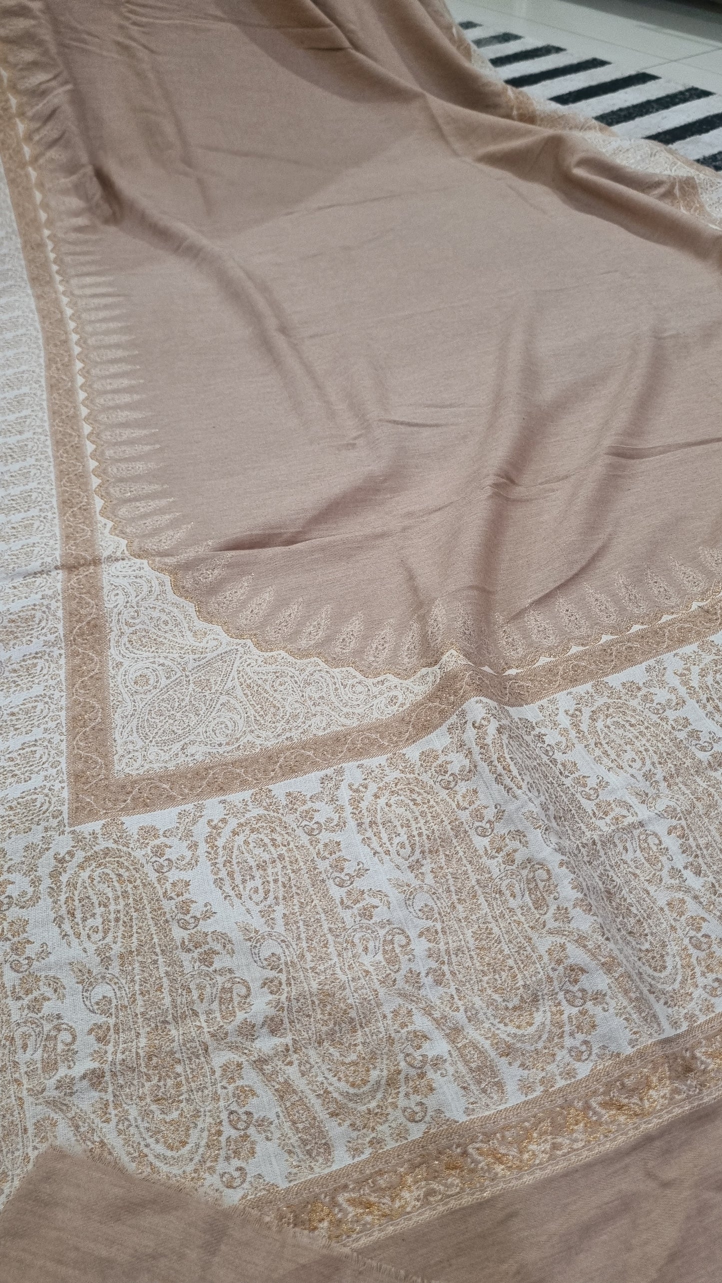 Pashmina shawl with zaree kaani border