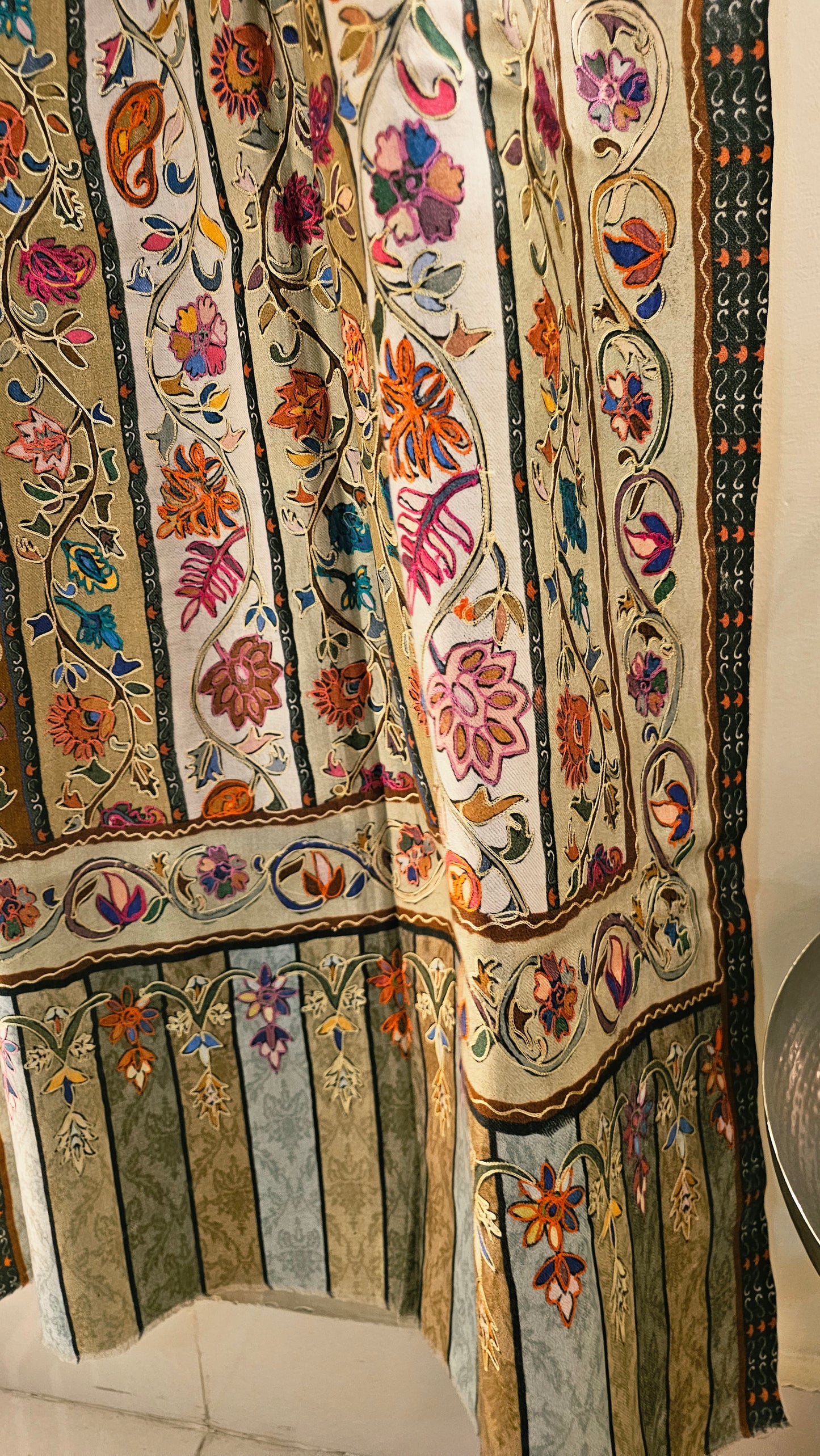 Reelkar embroidered minishawl: pashmina