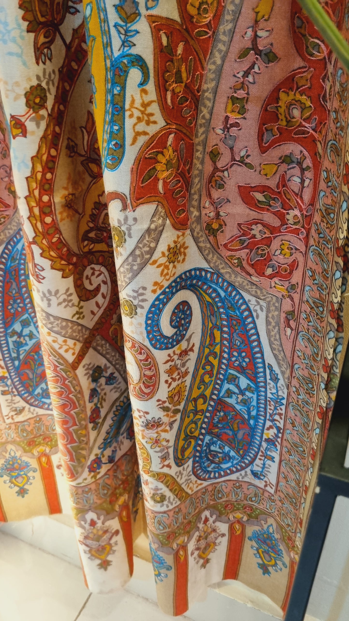Reelkar embroidered minishawl