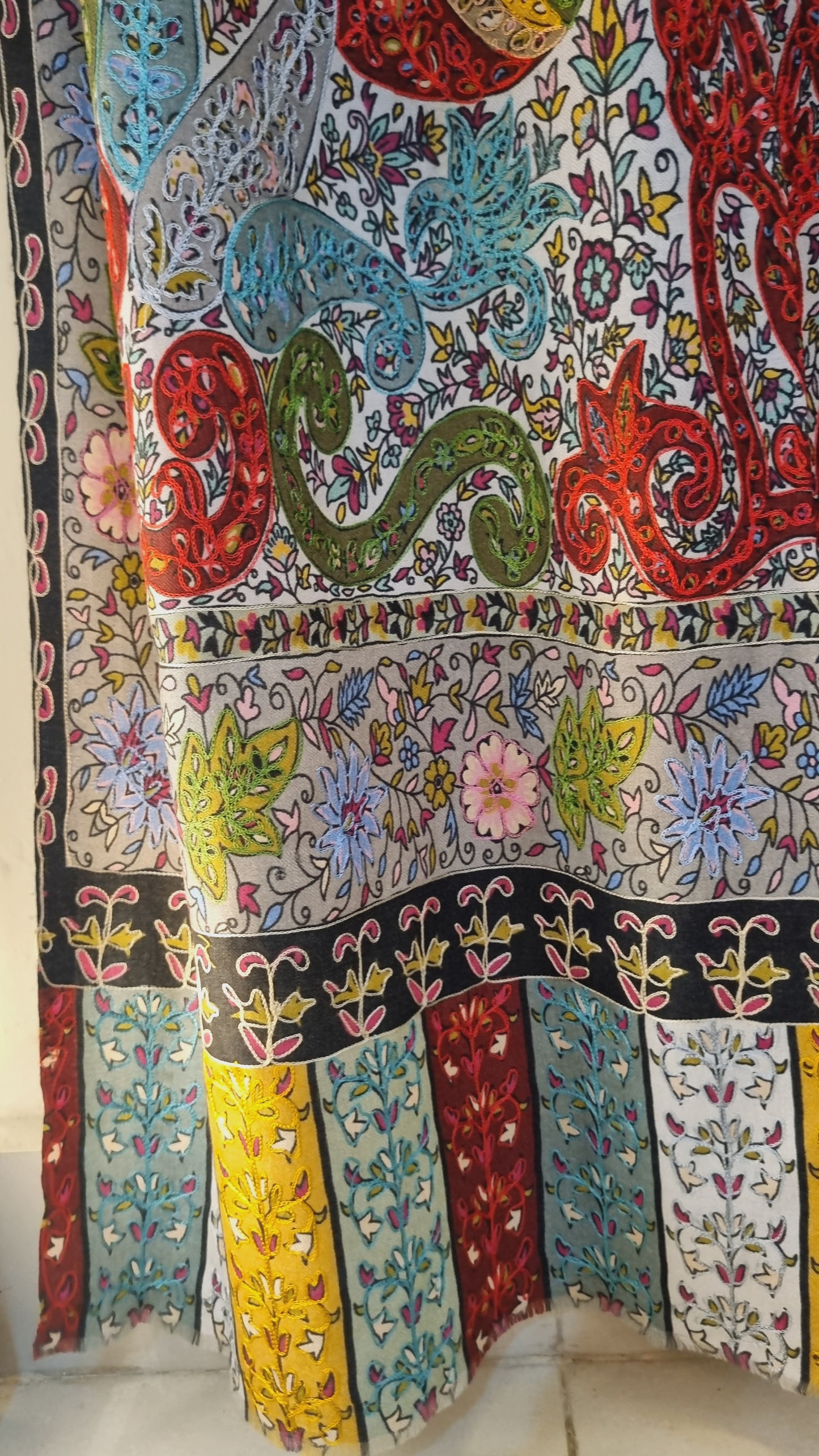 Reelkar embroidered minishawl
