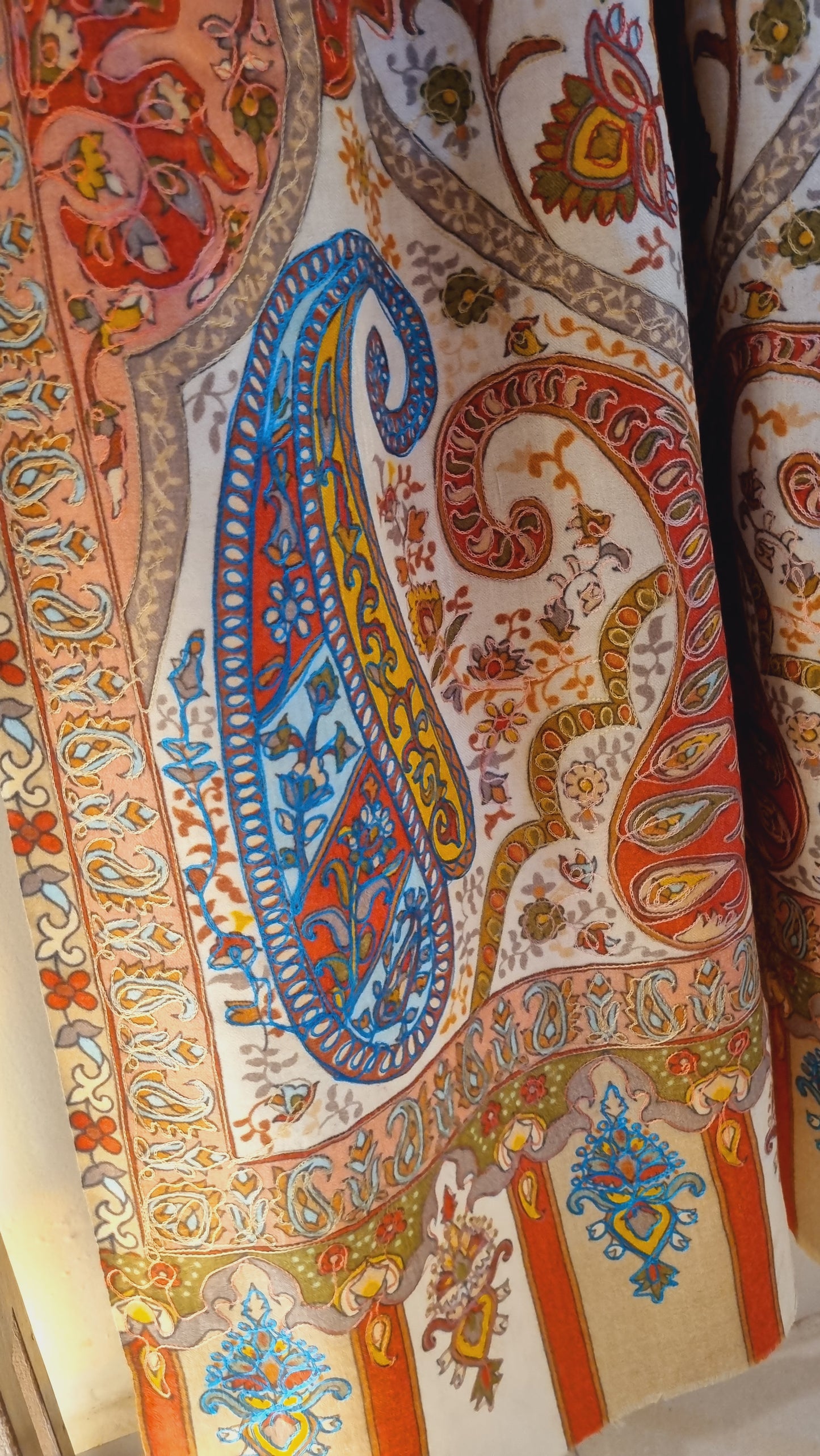 Reelkar embroidered minishawl