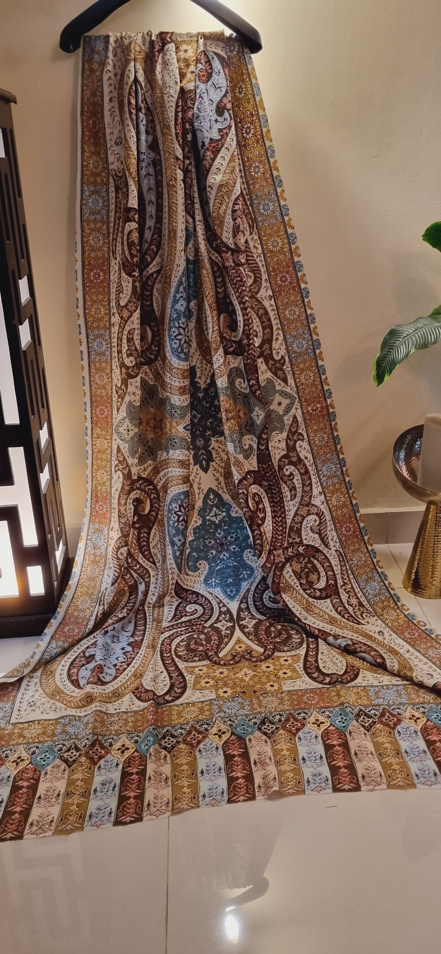 Reelkar embroidered pashmina shawl