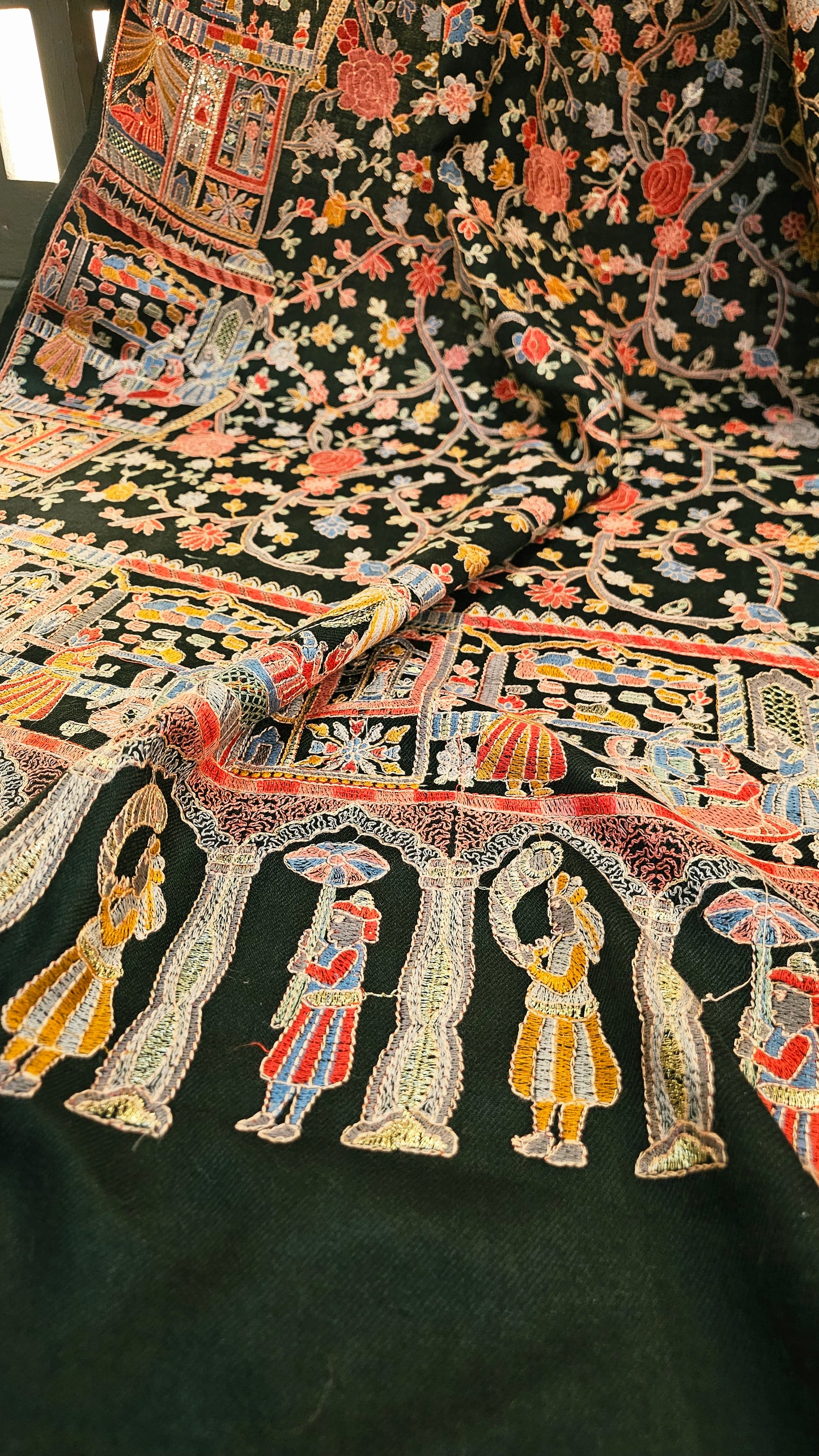 Papermachi embroidered: toosh
