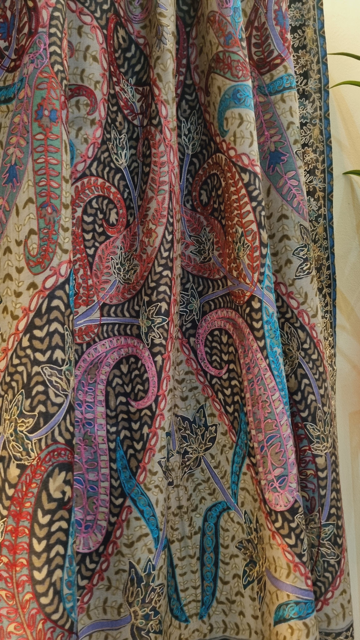 Reelkar embroidered minishawl