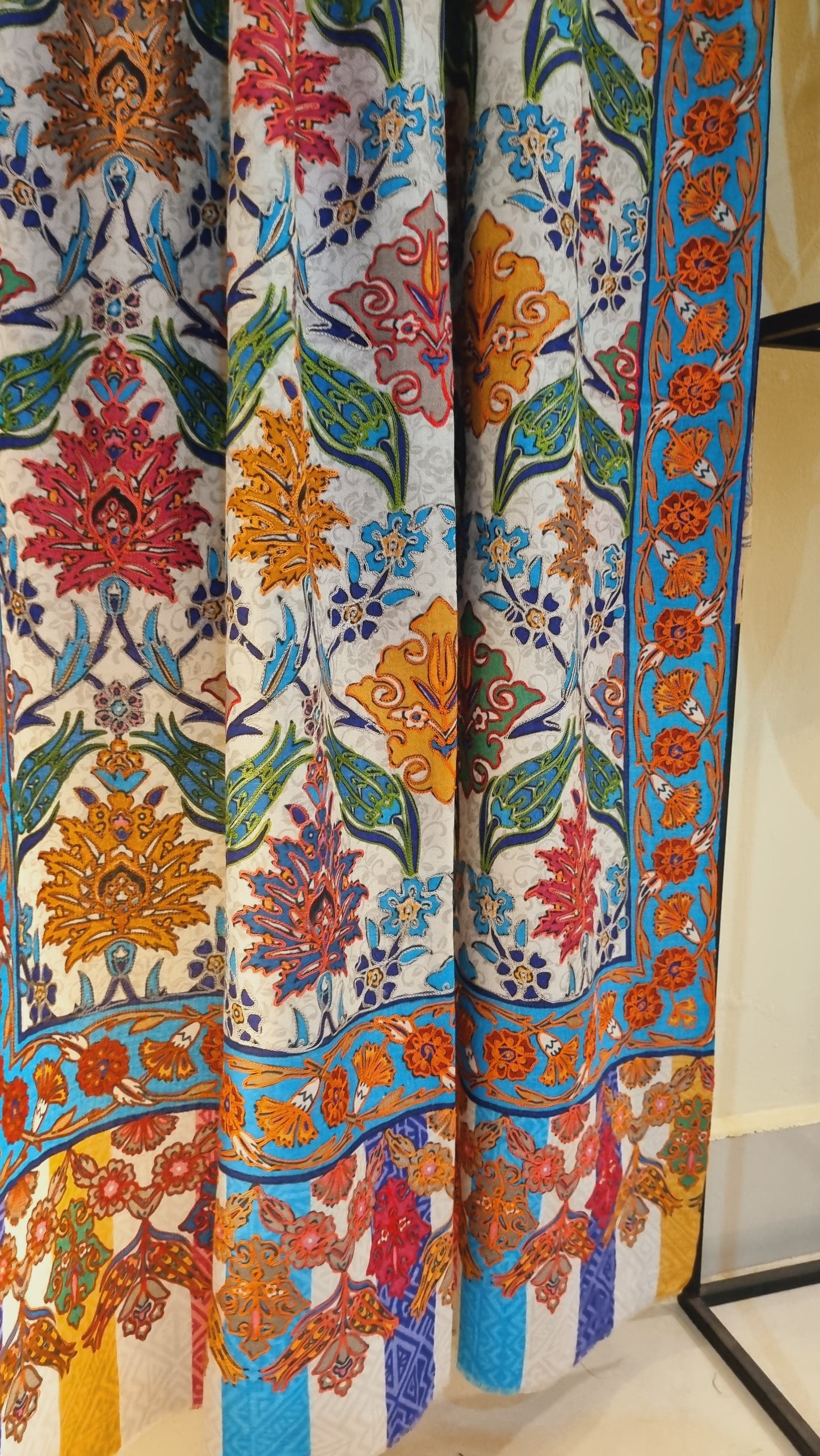 Reelkar embroidered minishawl