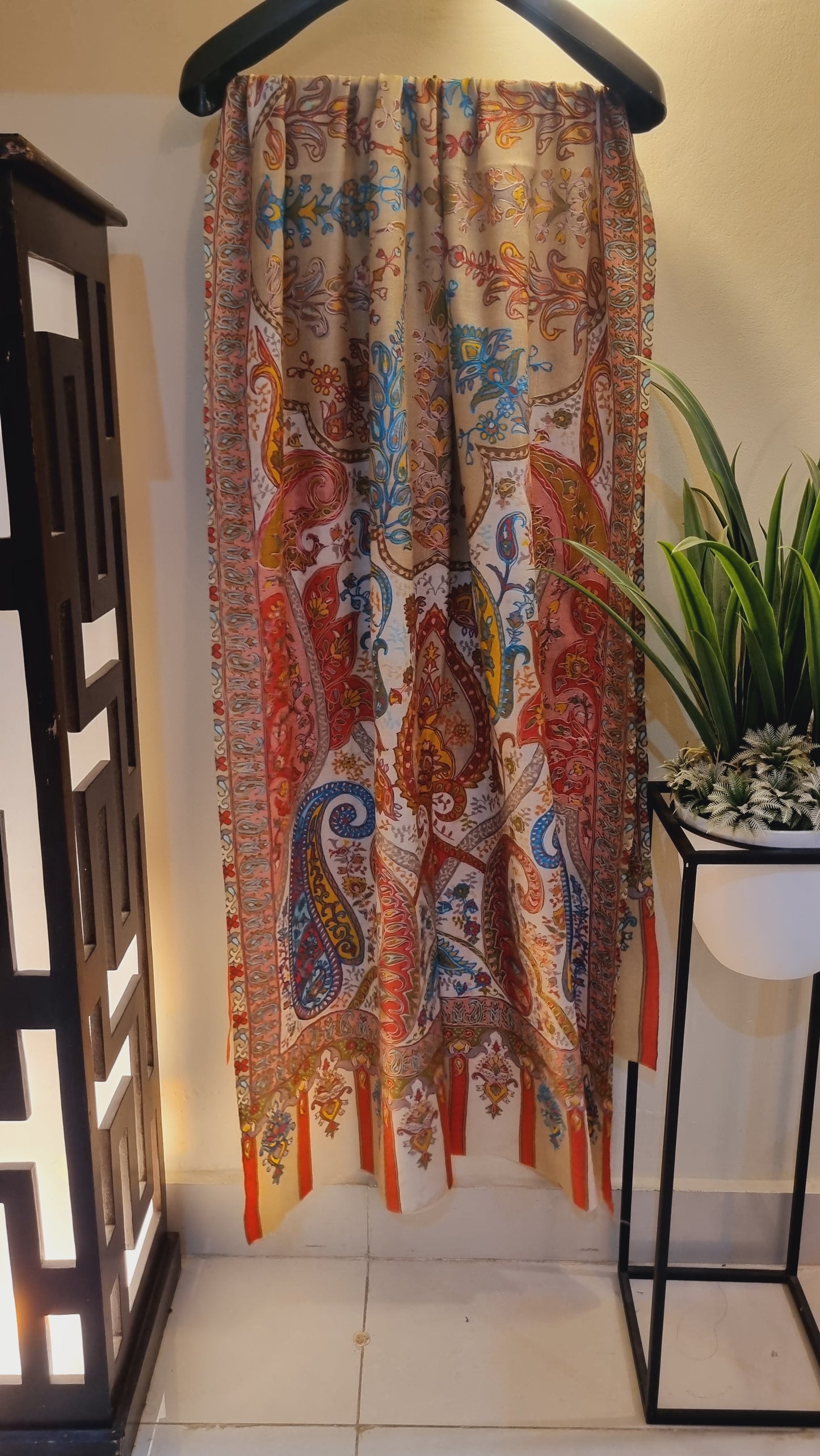 Reelkar embroidered minishawl