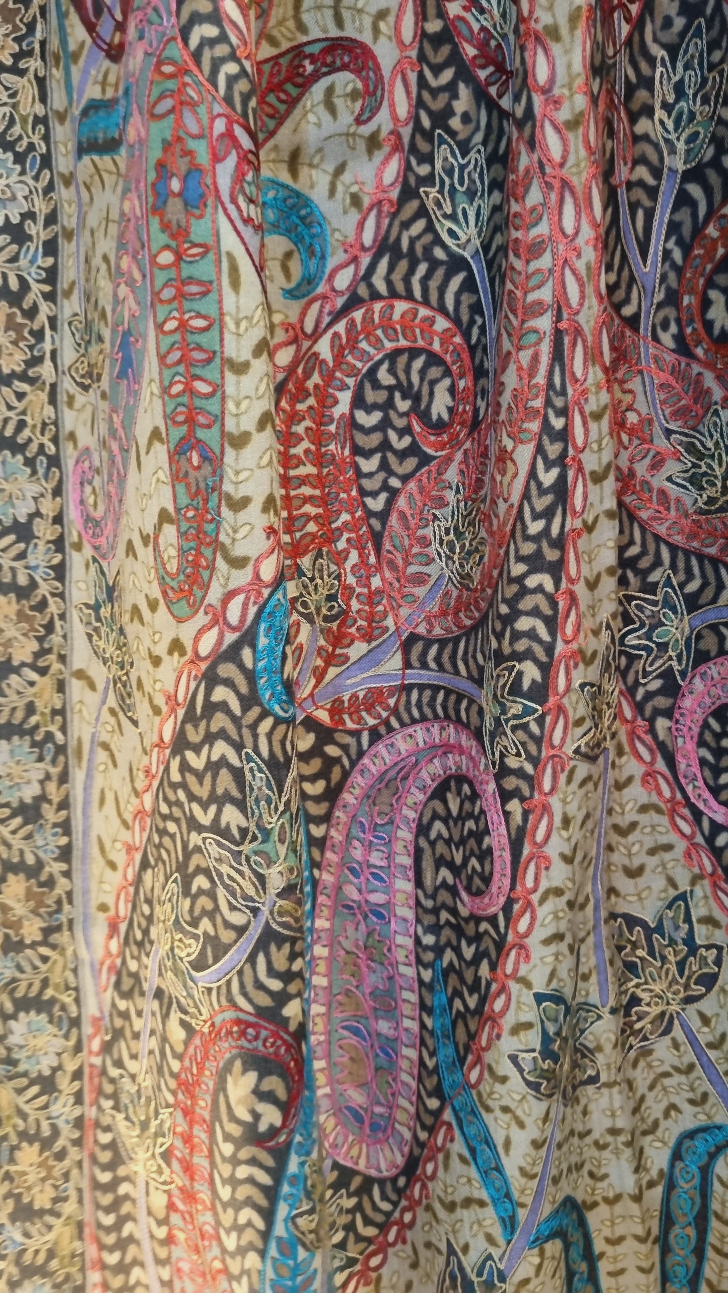 Reelkar embroidered minishawl