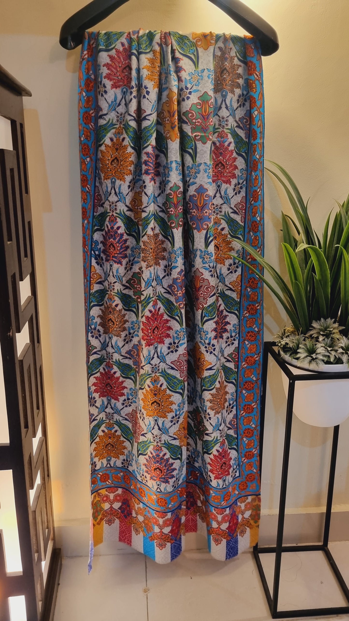 Reelkar embroidered minishawl