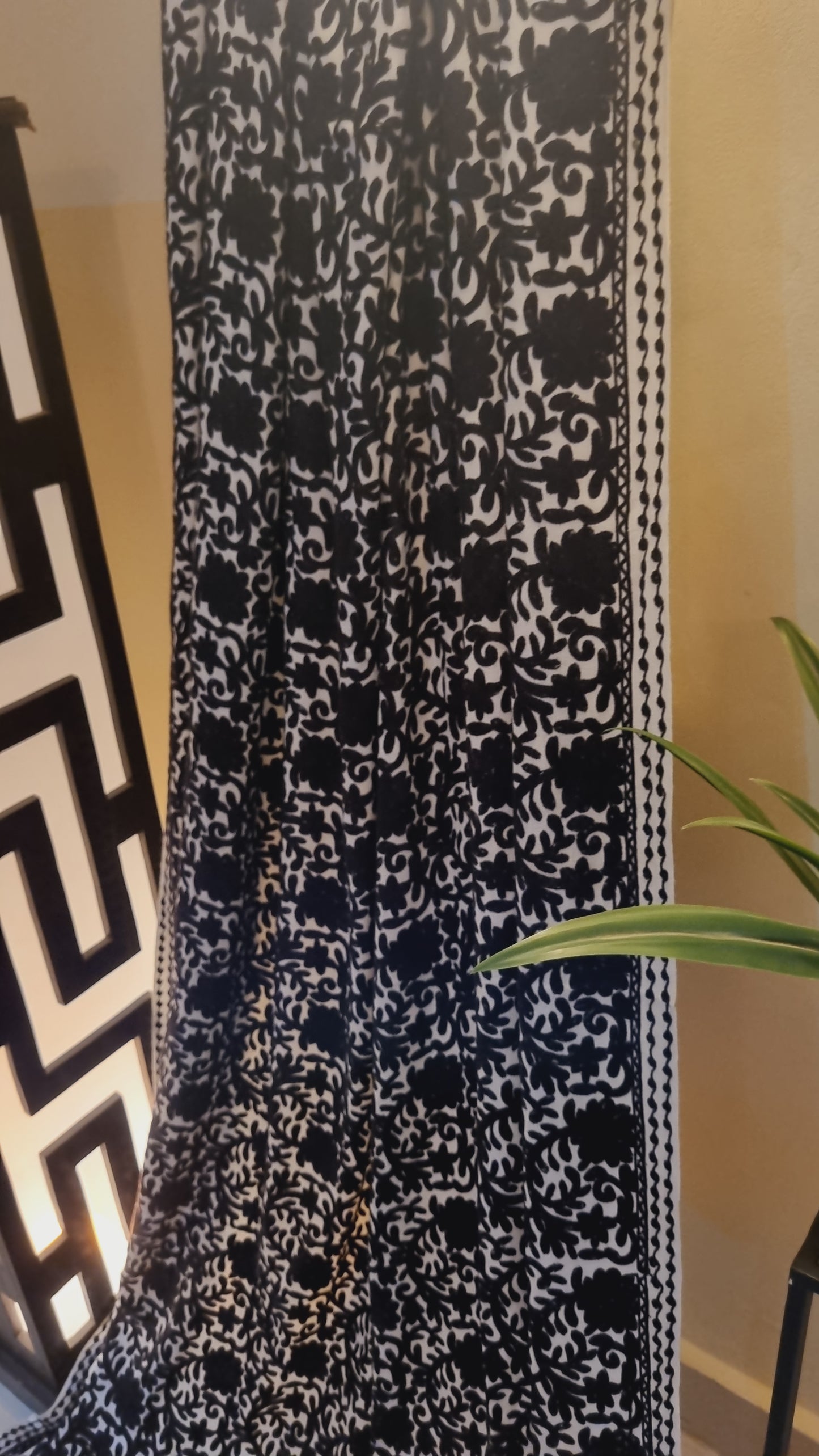 Embroidered pashmina shawl