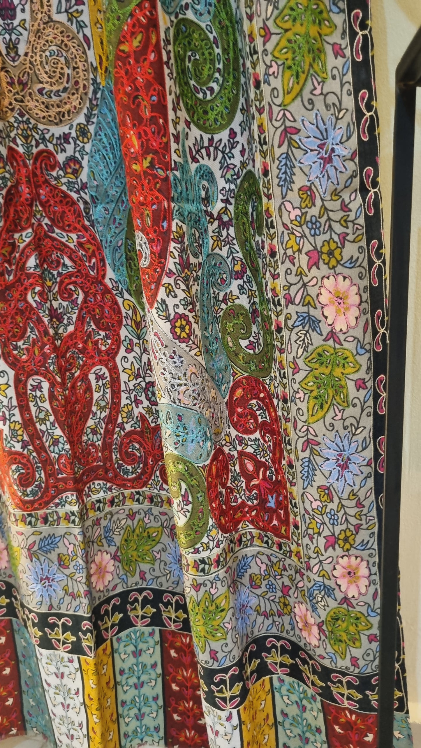 Reelkar embroidered minishawl