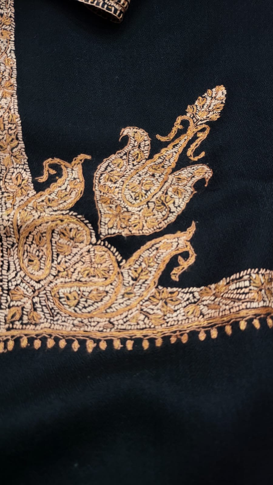 Sui Embroidered shawl