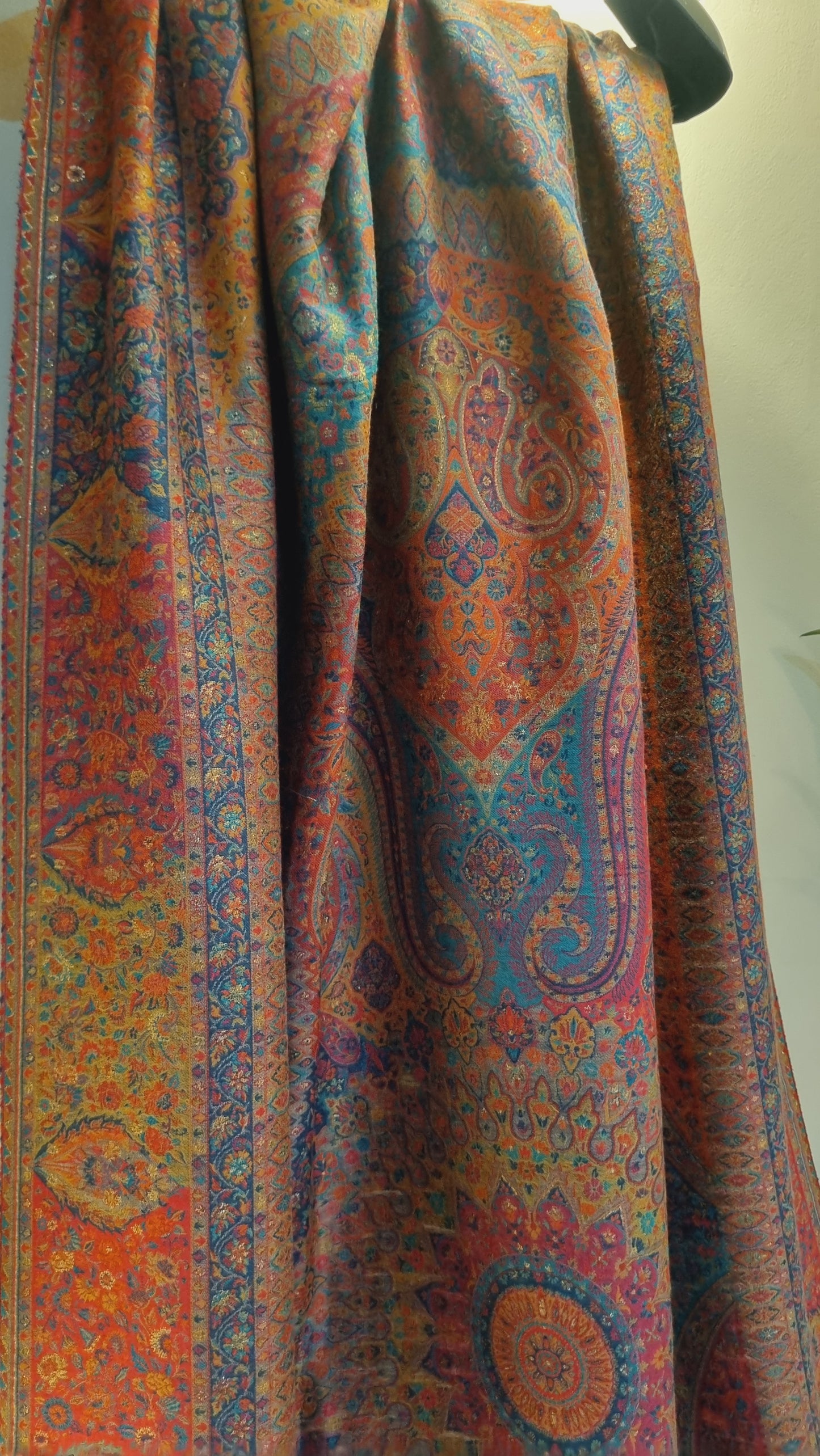 Shahjahani kaani shawl
