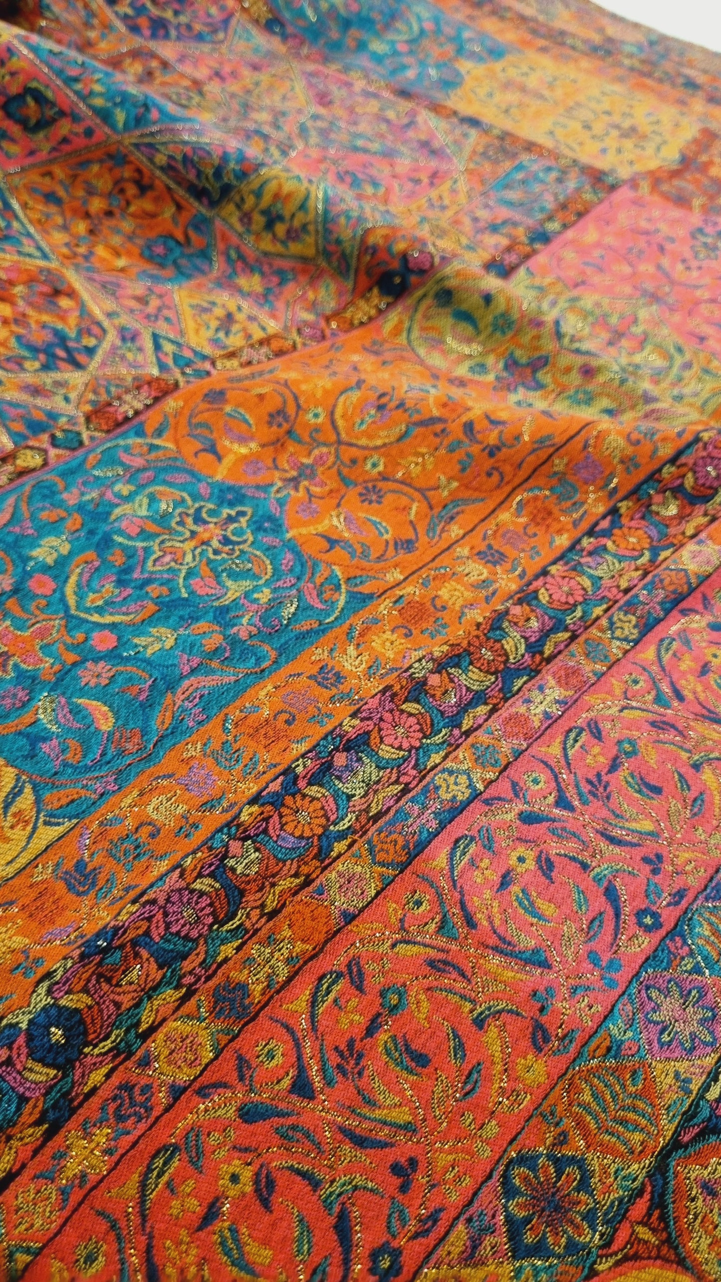Shahjahani kaani shawl
