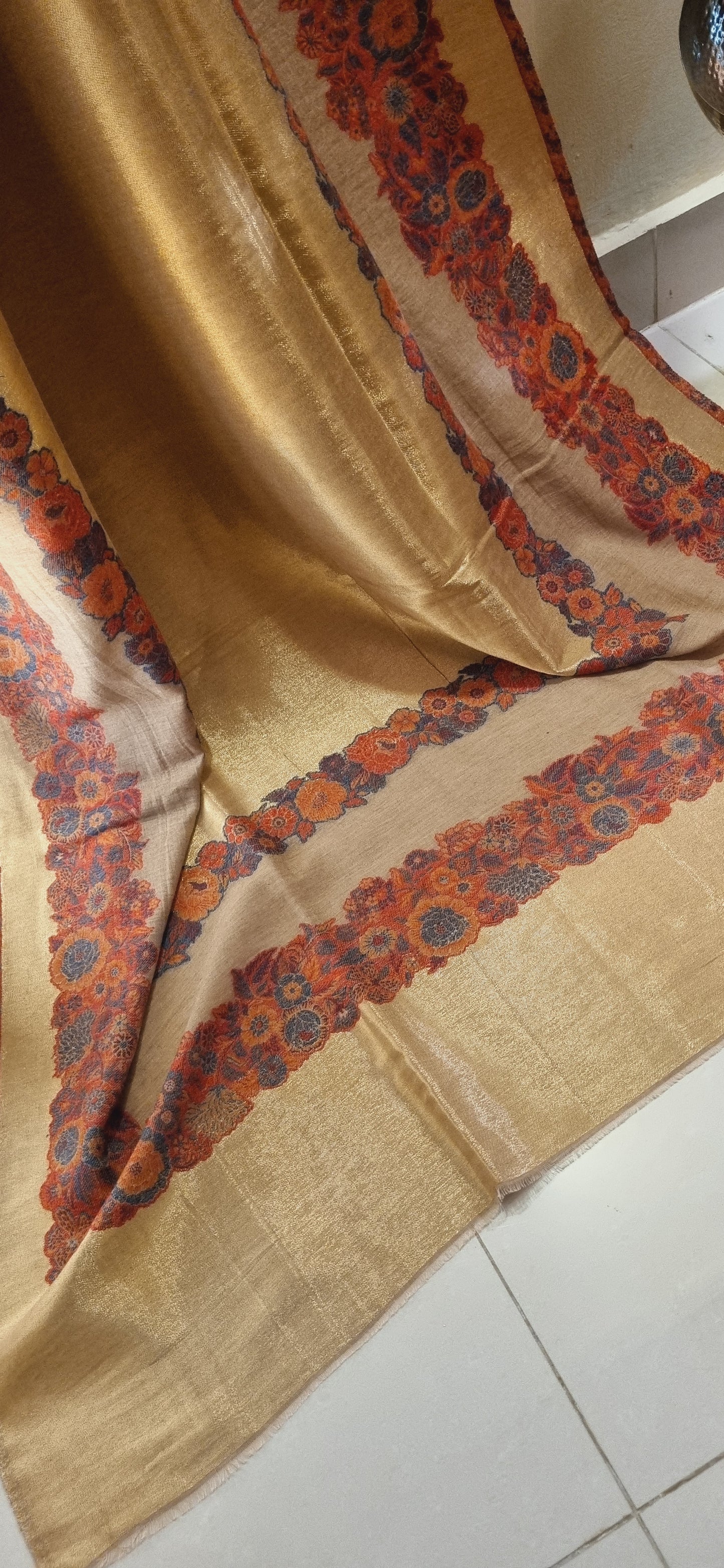 Pyari shawl