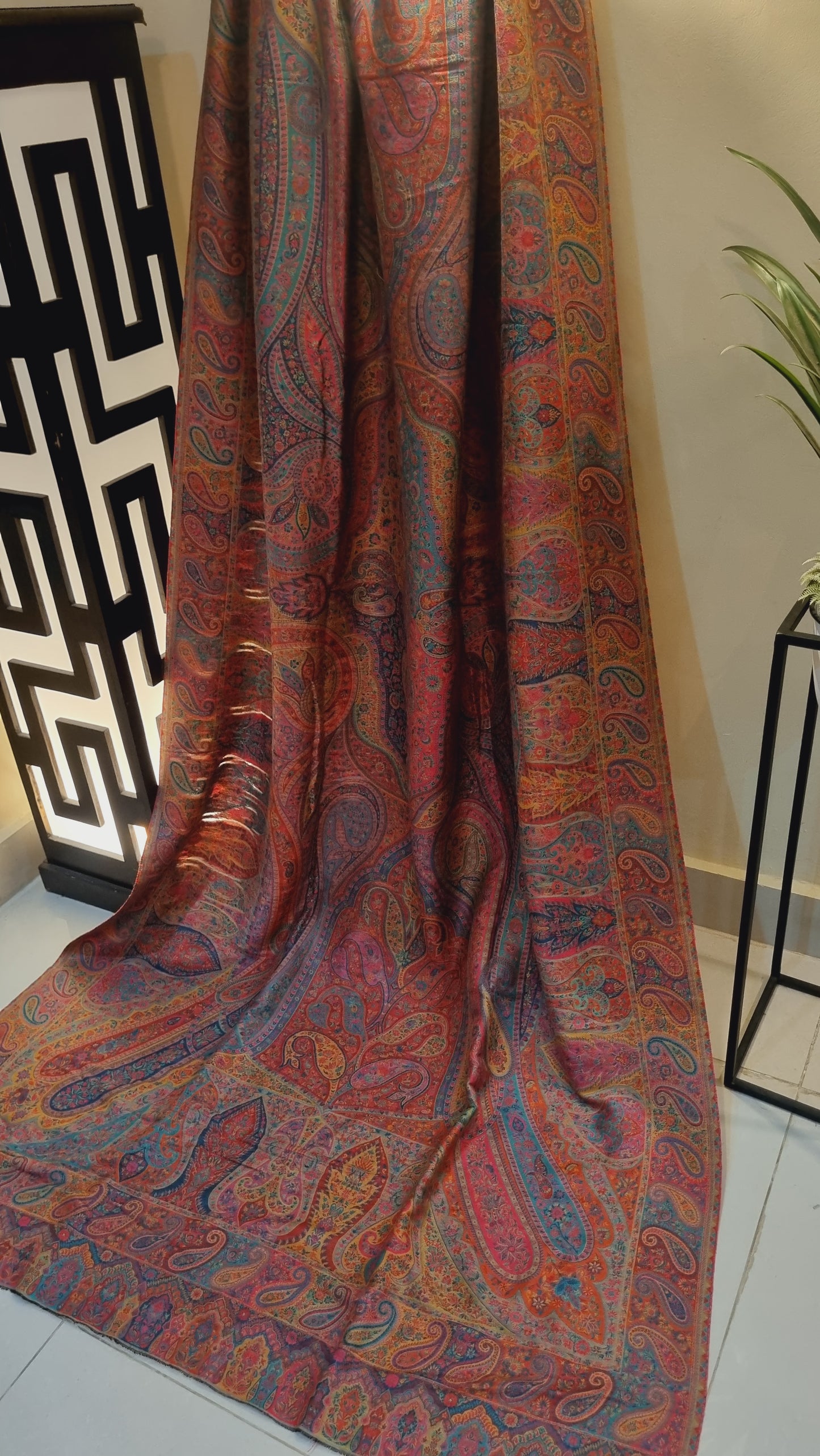 Shahjahani kaani shawl