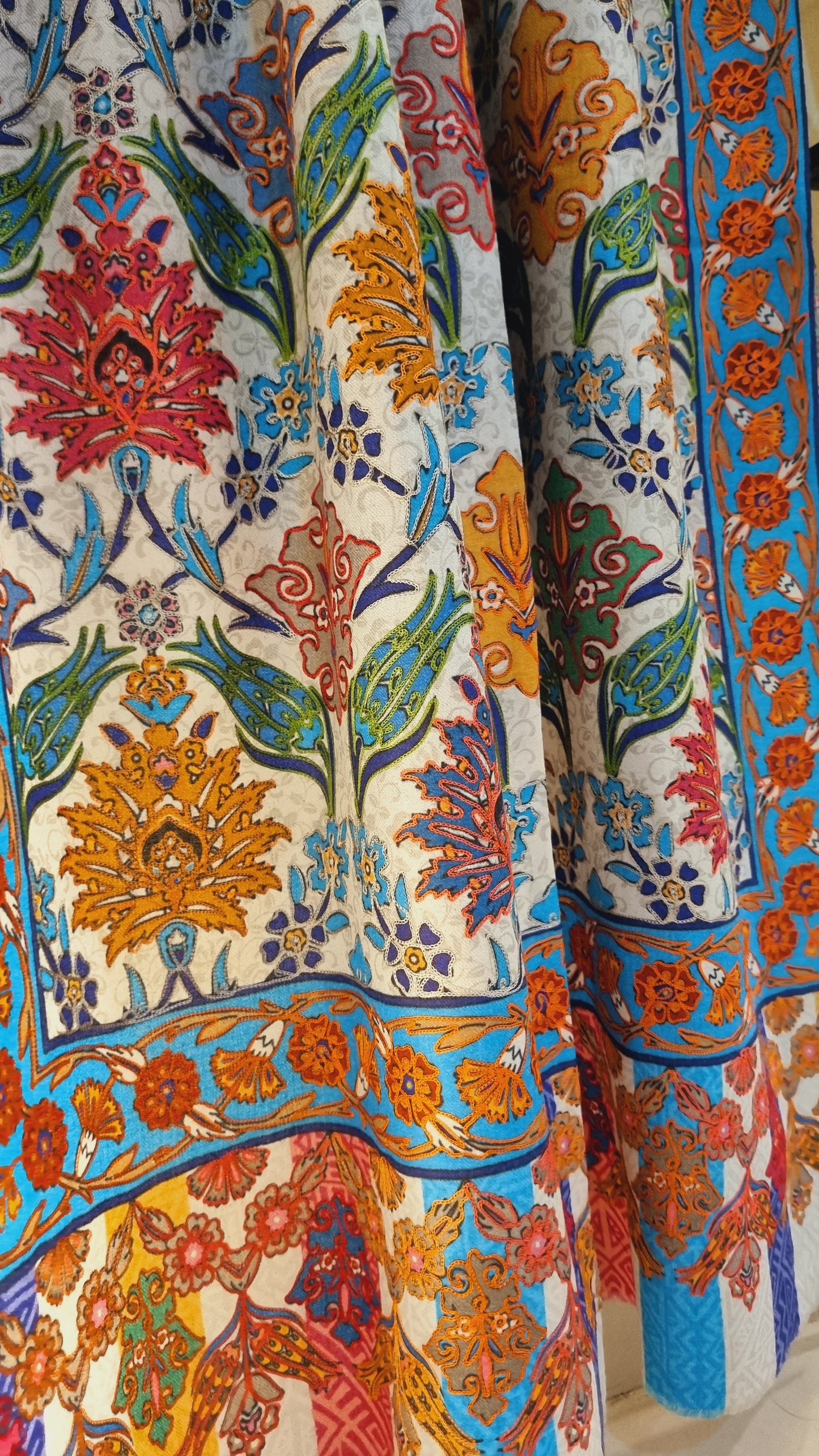 Reelkar embroidered minishawl