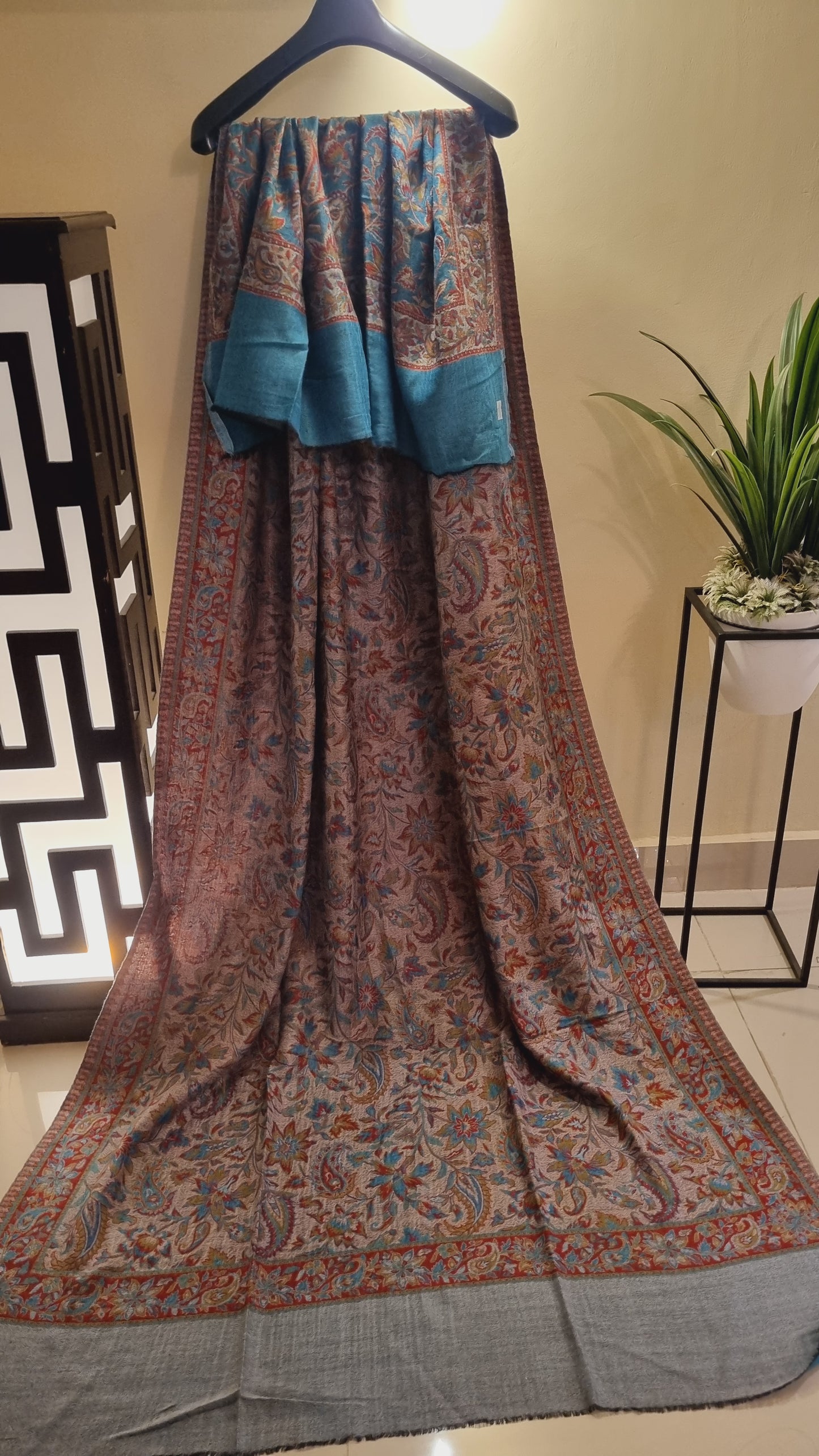 Reversible kaani shawl