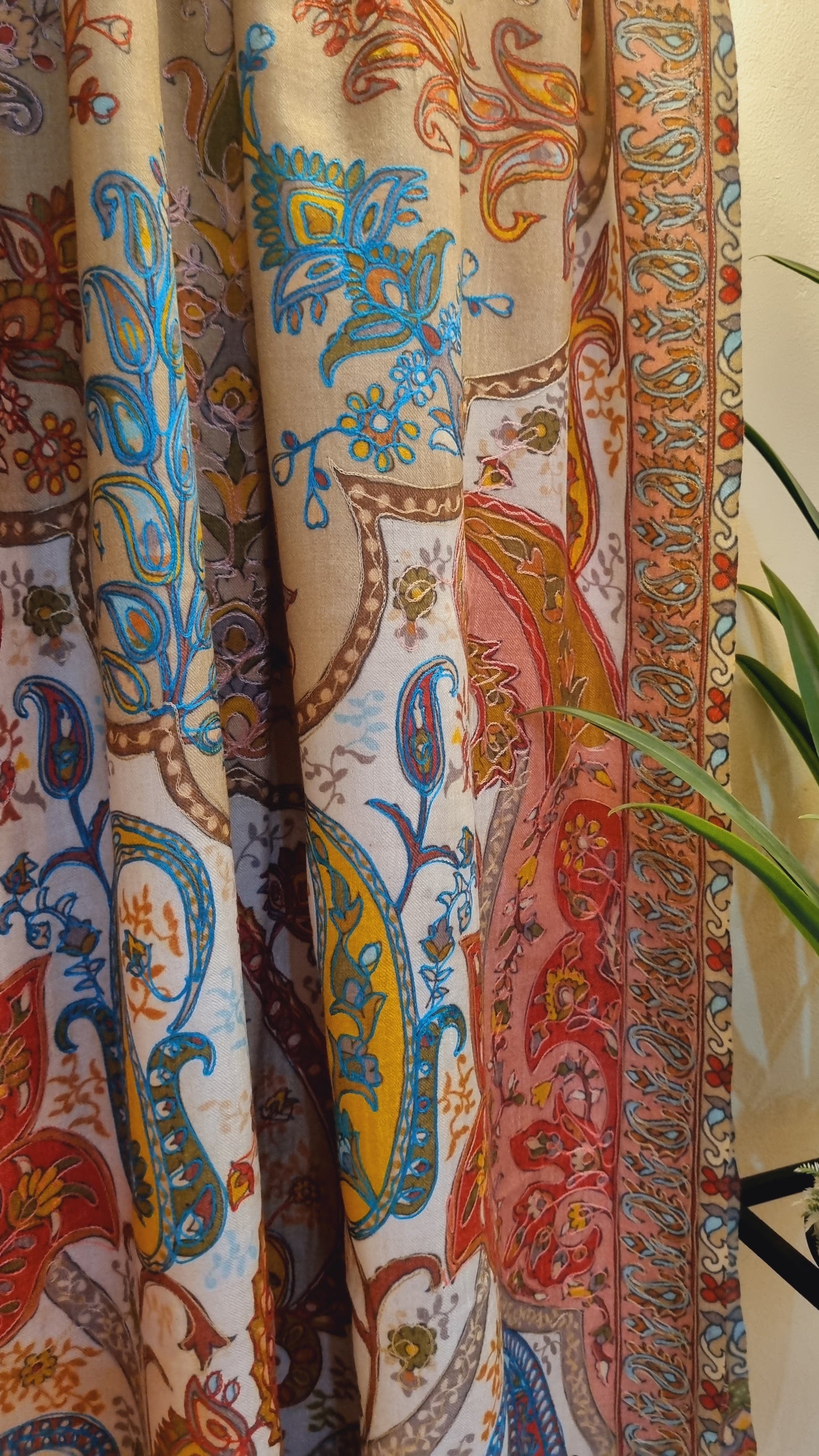 Reelkar embroidered minishawl