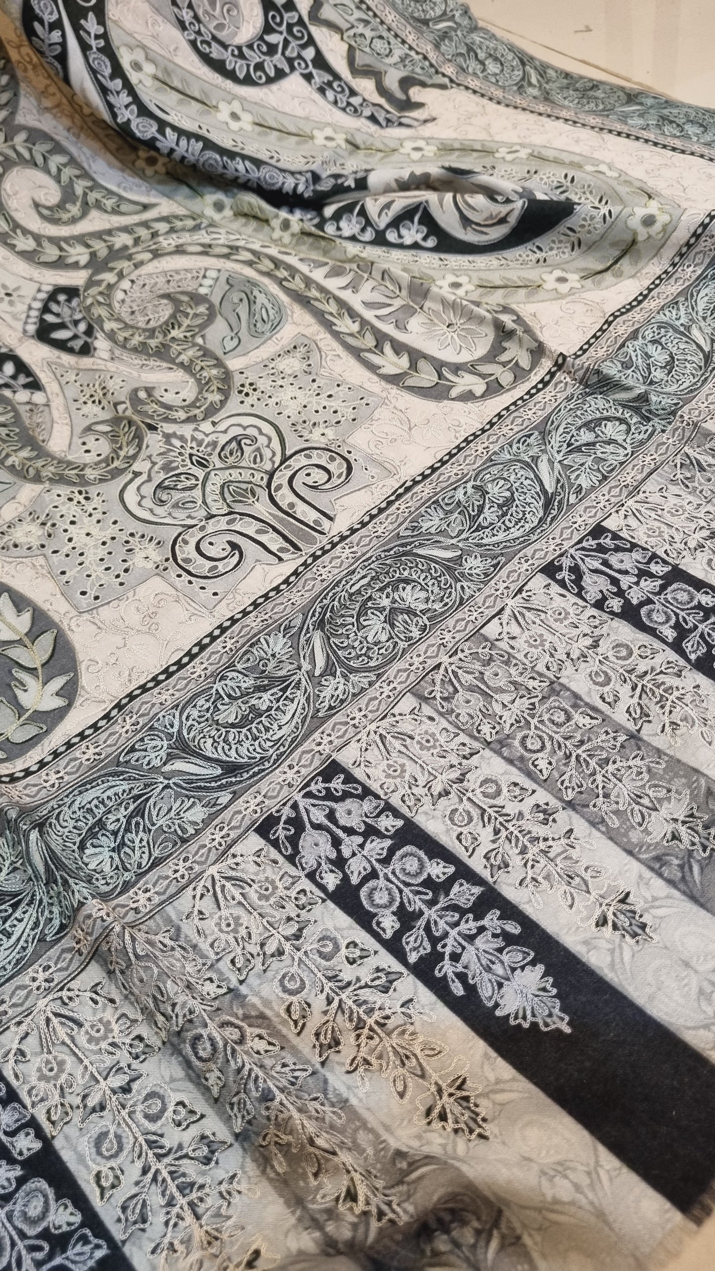 Reelkar embroidered pashmina