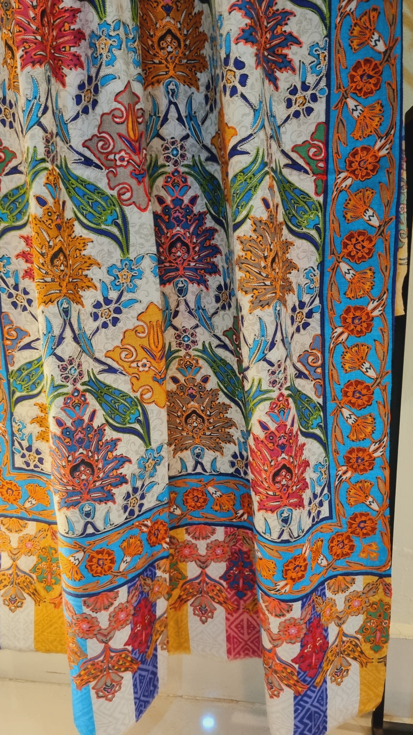 Reelkar embroidered minishawl