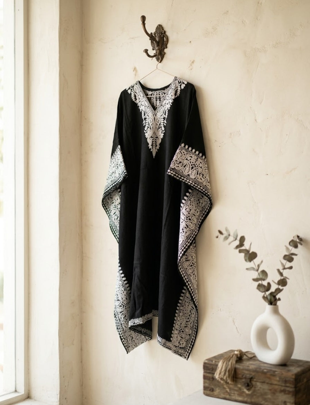 Embroidered cape shawls: Pashmina