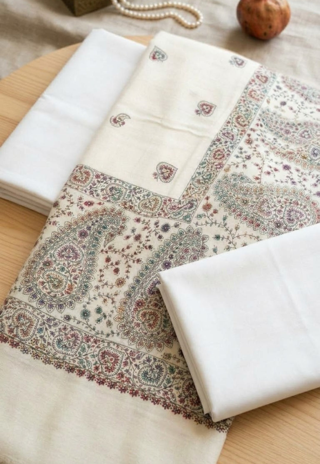 Embroidered suit: Pashmina