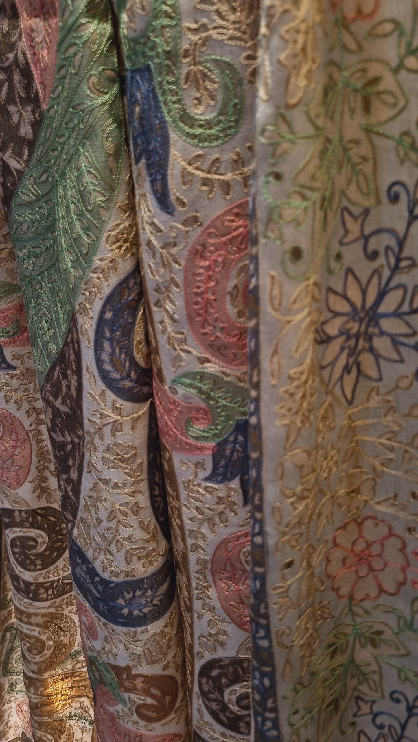 Reelkar embroidered pashmina