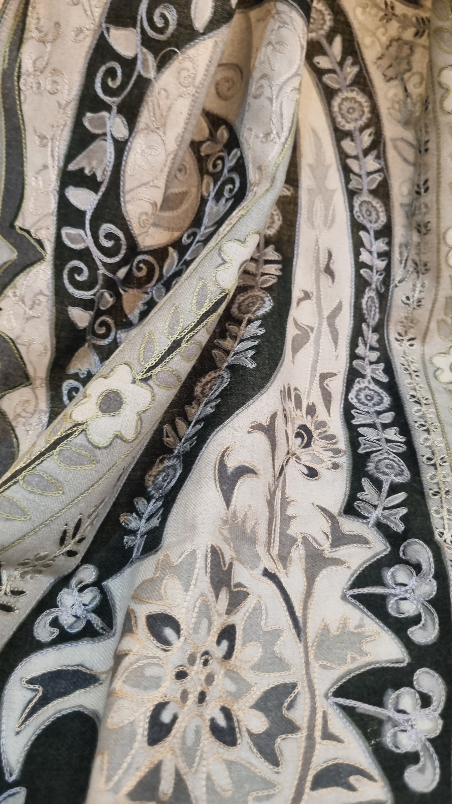 Reelkar embroidered pashmina