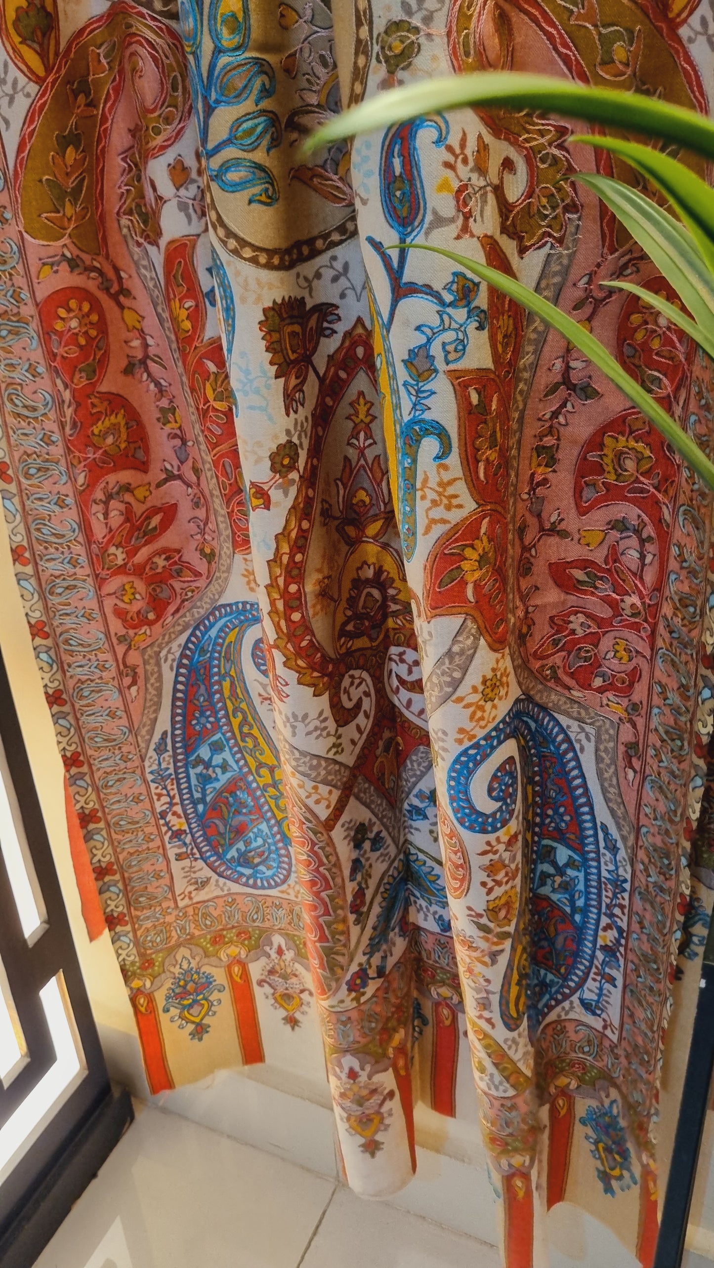 Reelkar embroidered minishawl