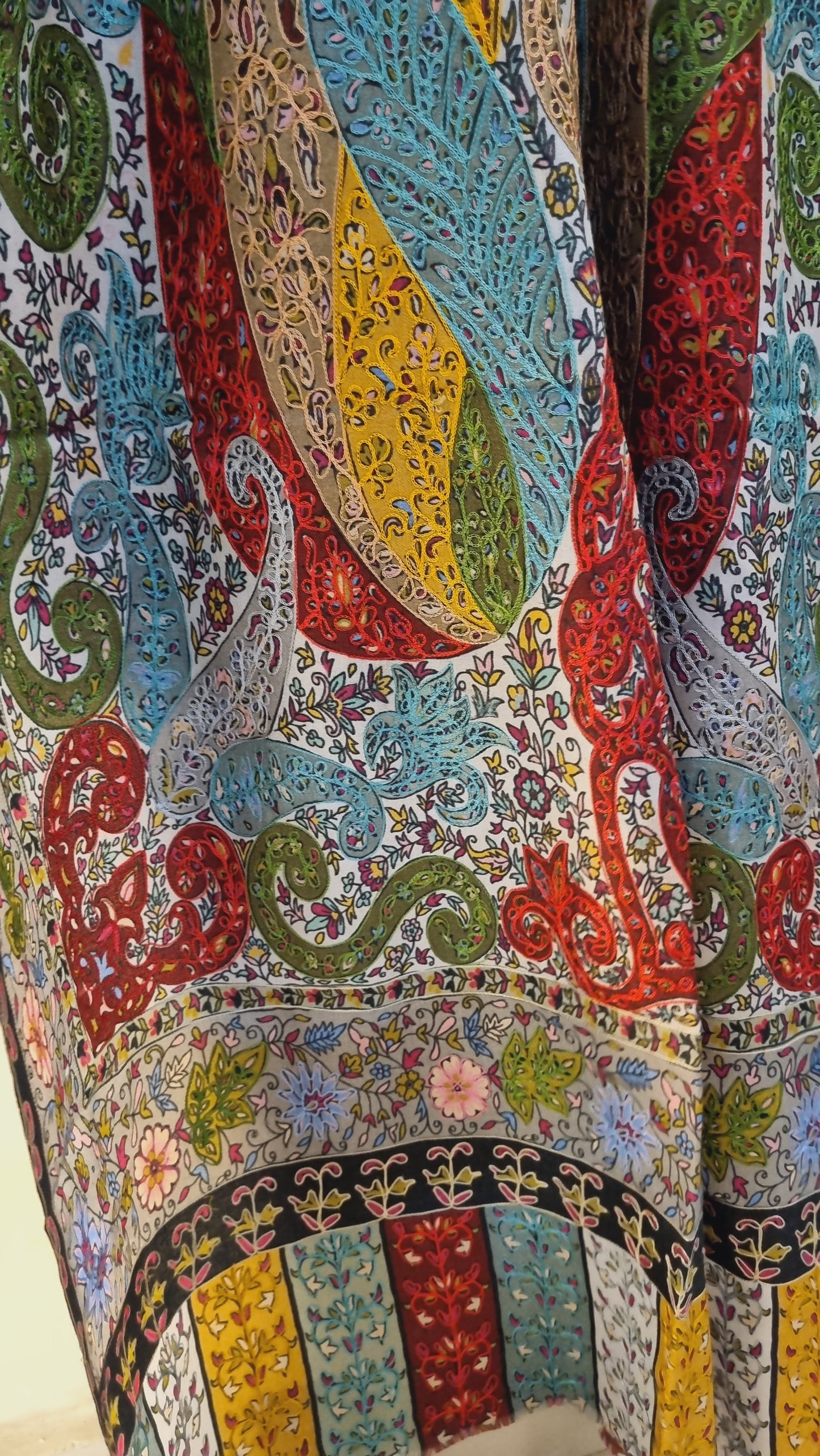 Reelkar embroidered minishawl