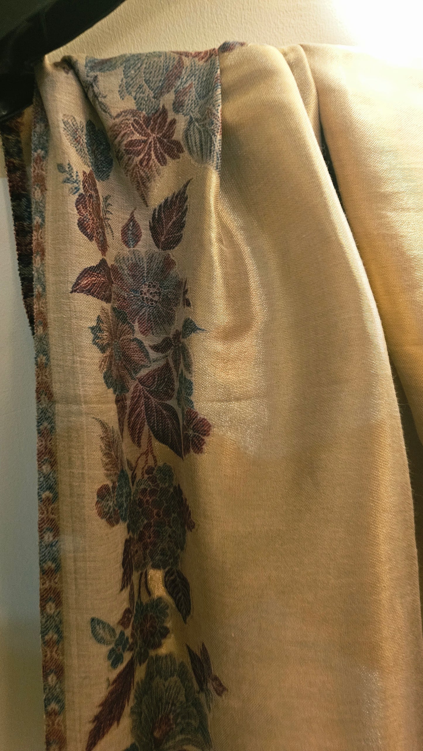 Pyari shawl