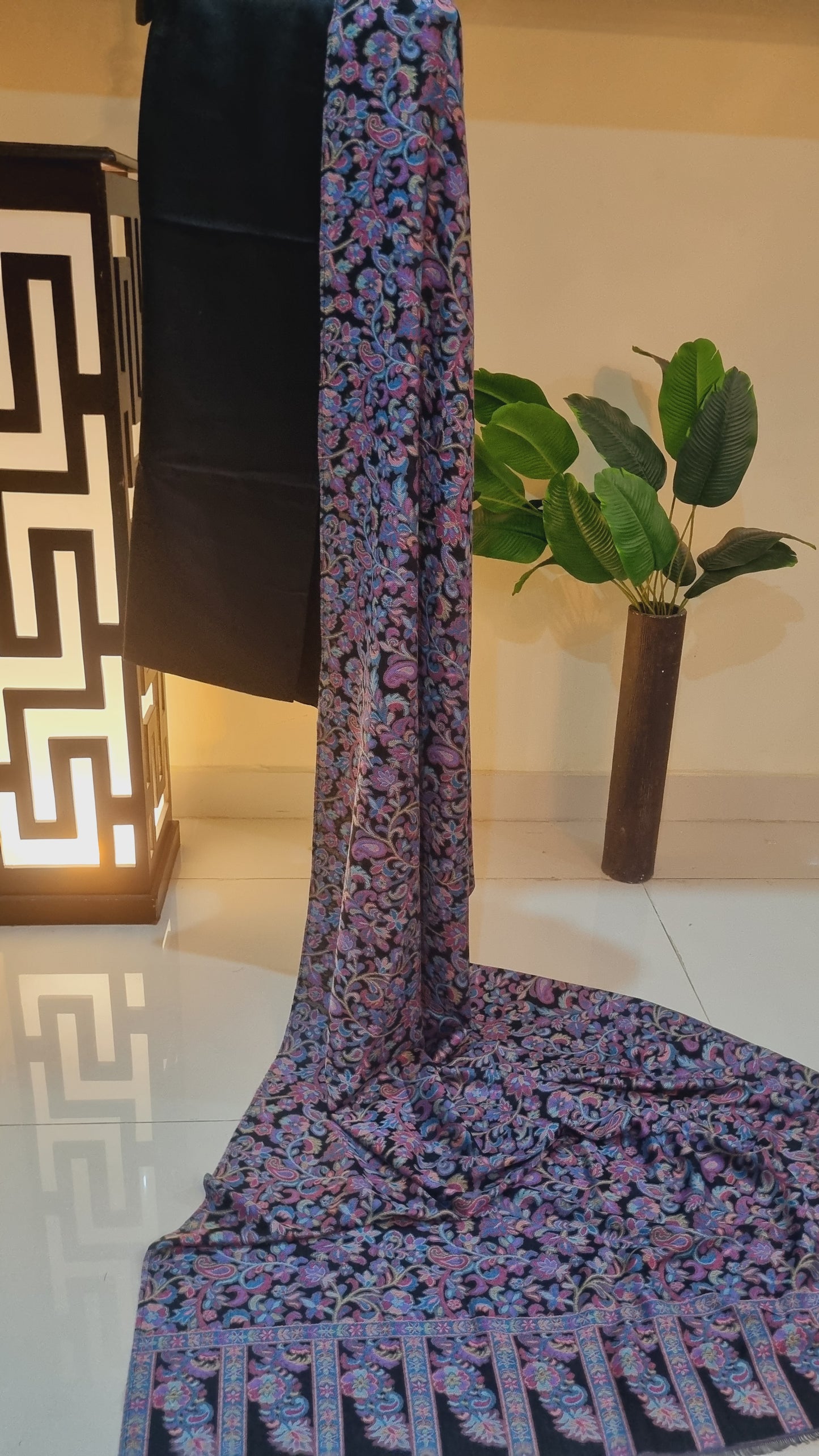 Kaani shawl with plain suit